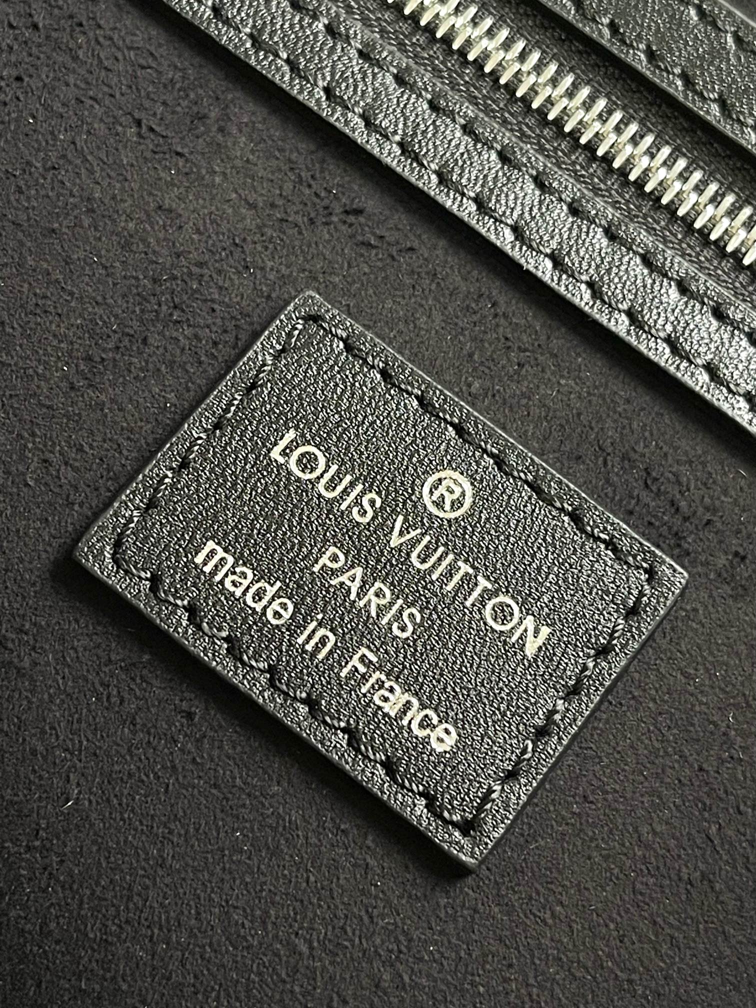 Louis Vuitton Métis Handbag M13986, Black - Image 8