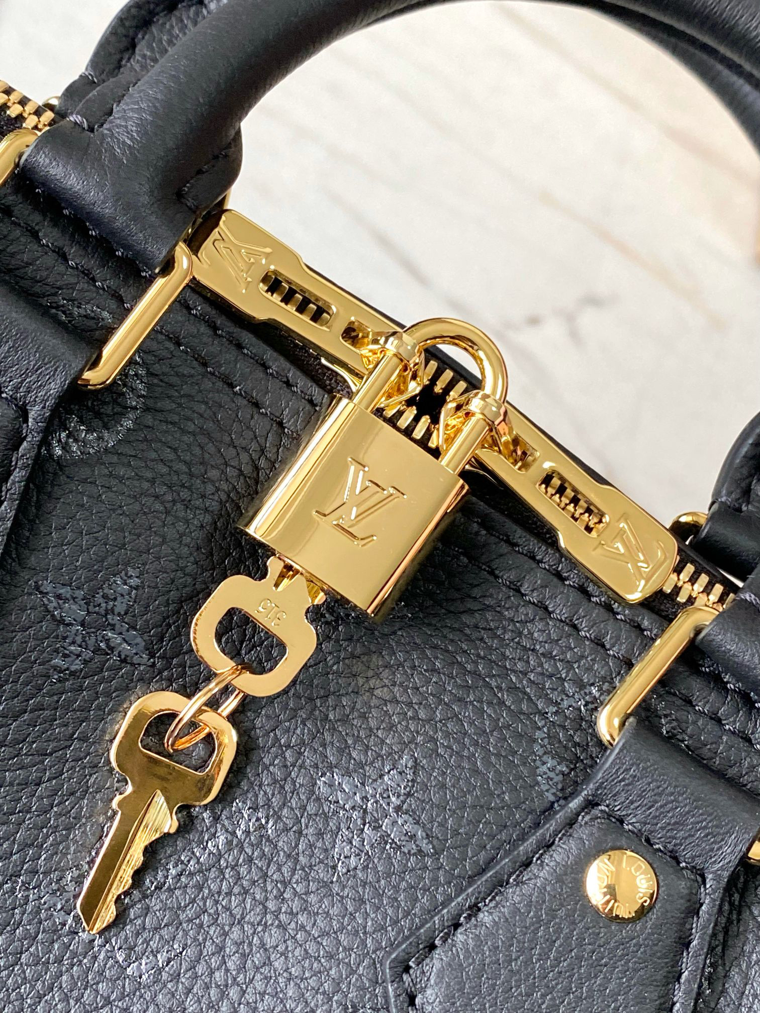 Louis Vuitton Speedy Bandoulière 25 Leather Crossbody Bag - Image 8