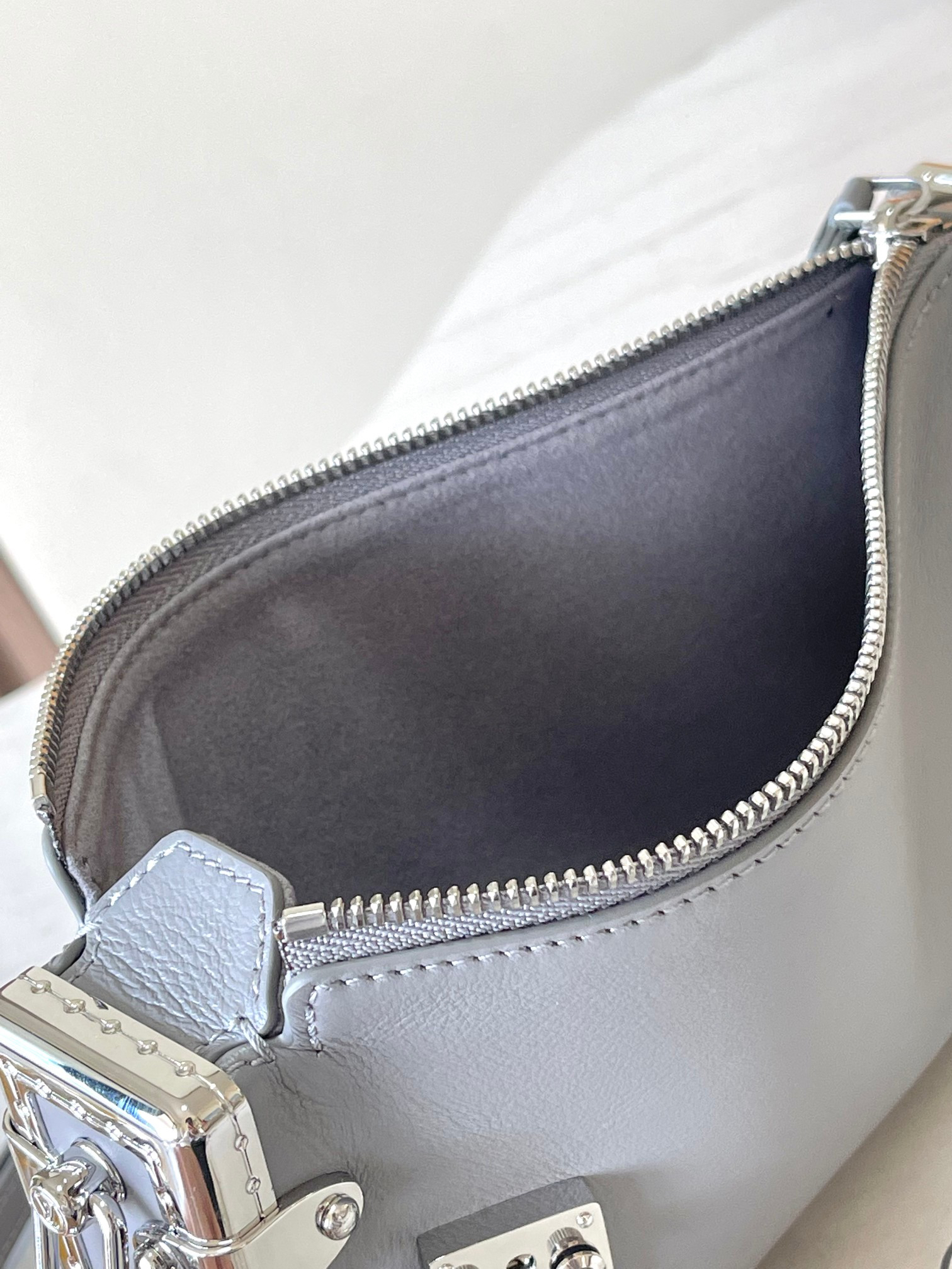 Slim Trunk Handbag - Image 8