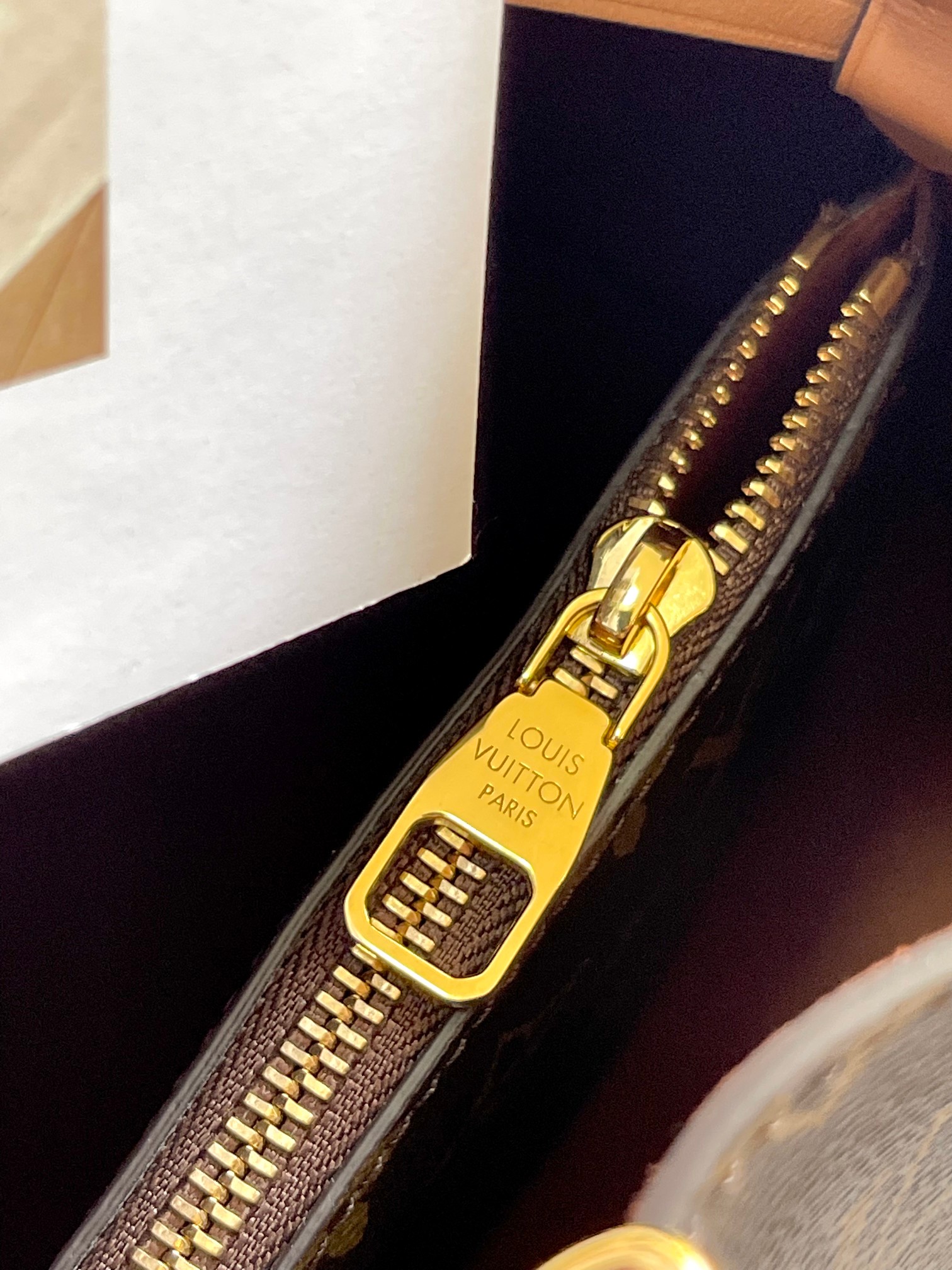 Louis Vuitton NéoNoé Bucket Shoulder Bag - Image 8