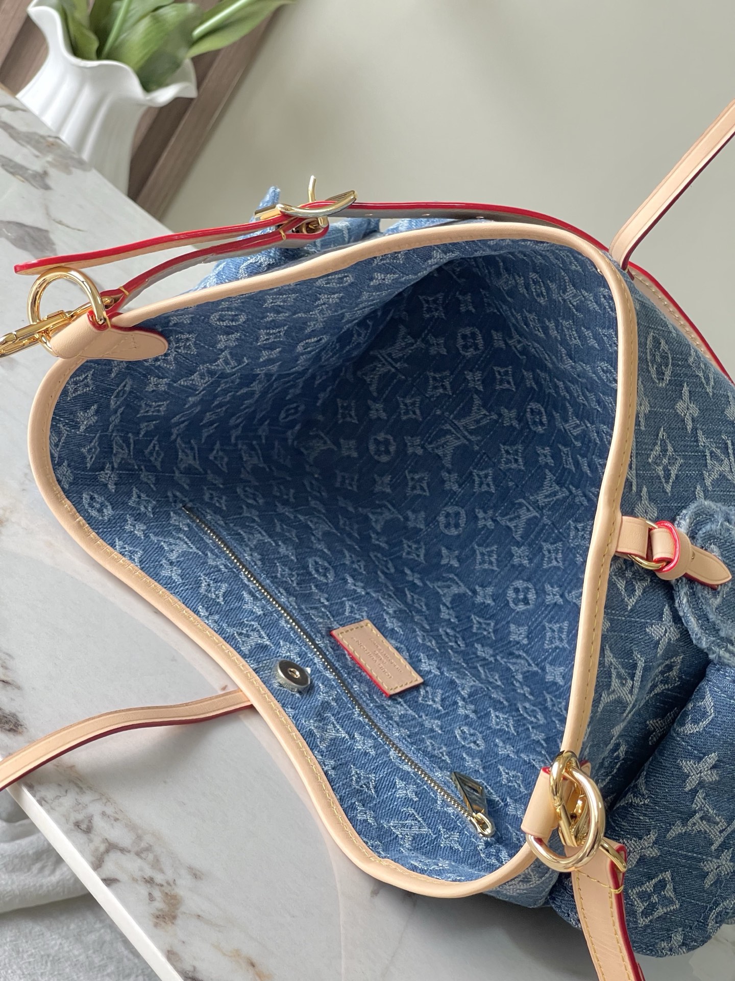 Louis Vuitton Carryall Cargo Small Handbag in Blue Denim - Image 8