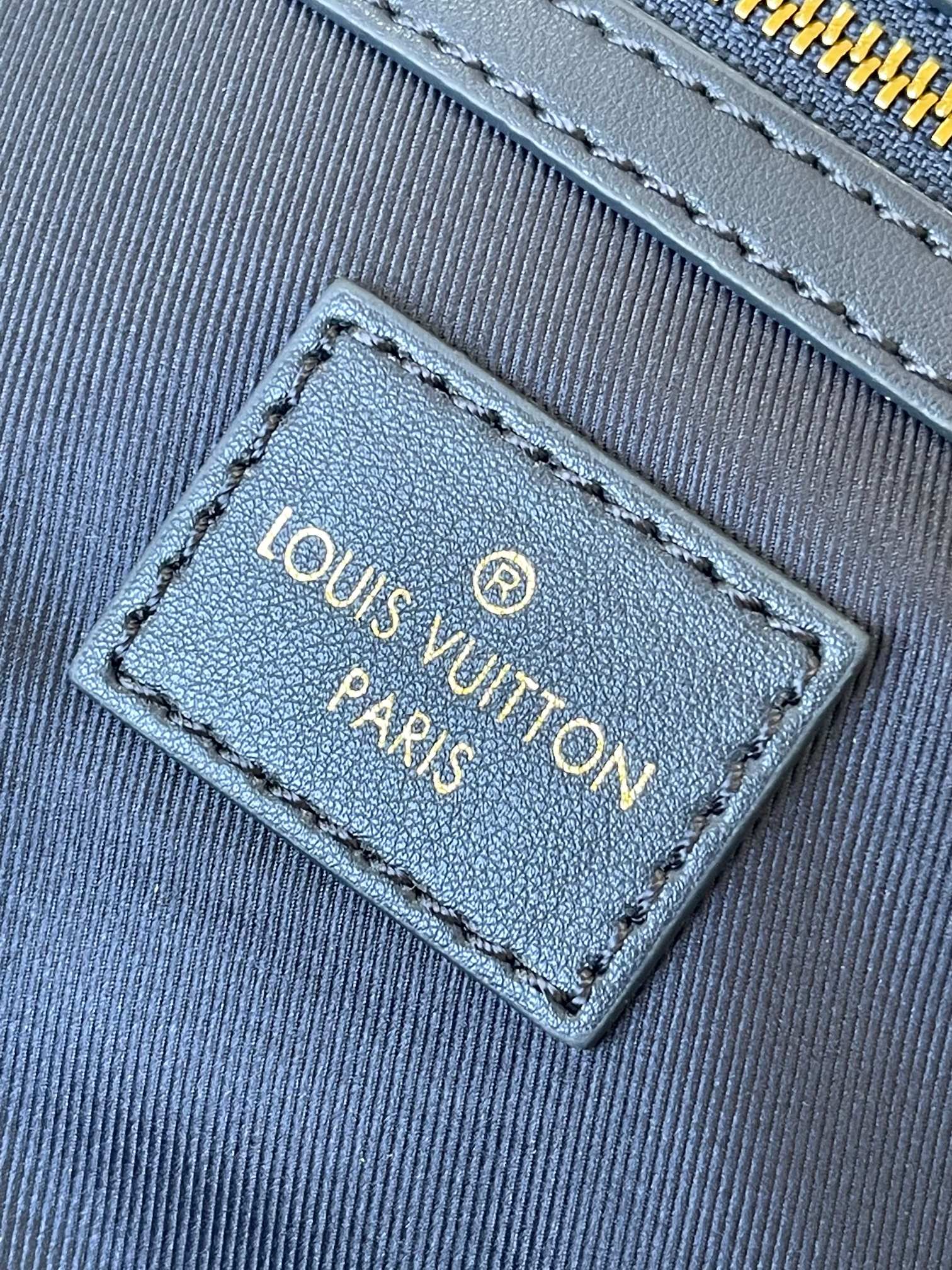 Louis Vuitton Keepall 50 Travel Bag in Monogram Eclipse Canvas - Image 8
