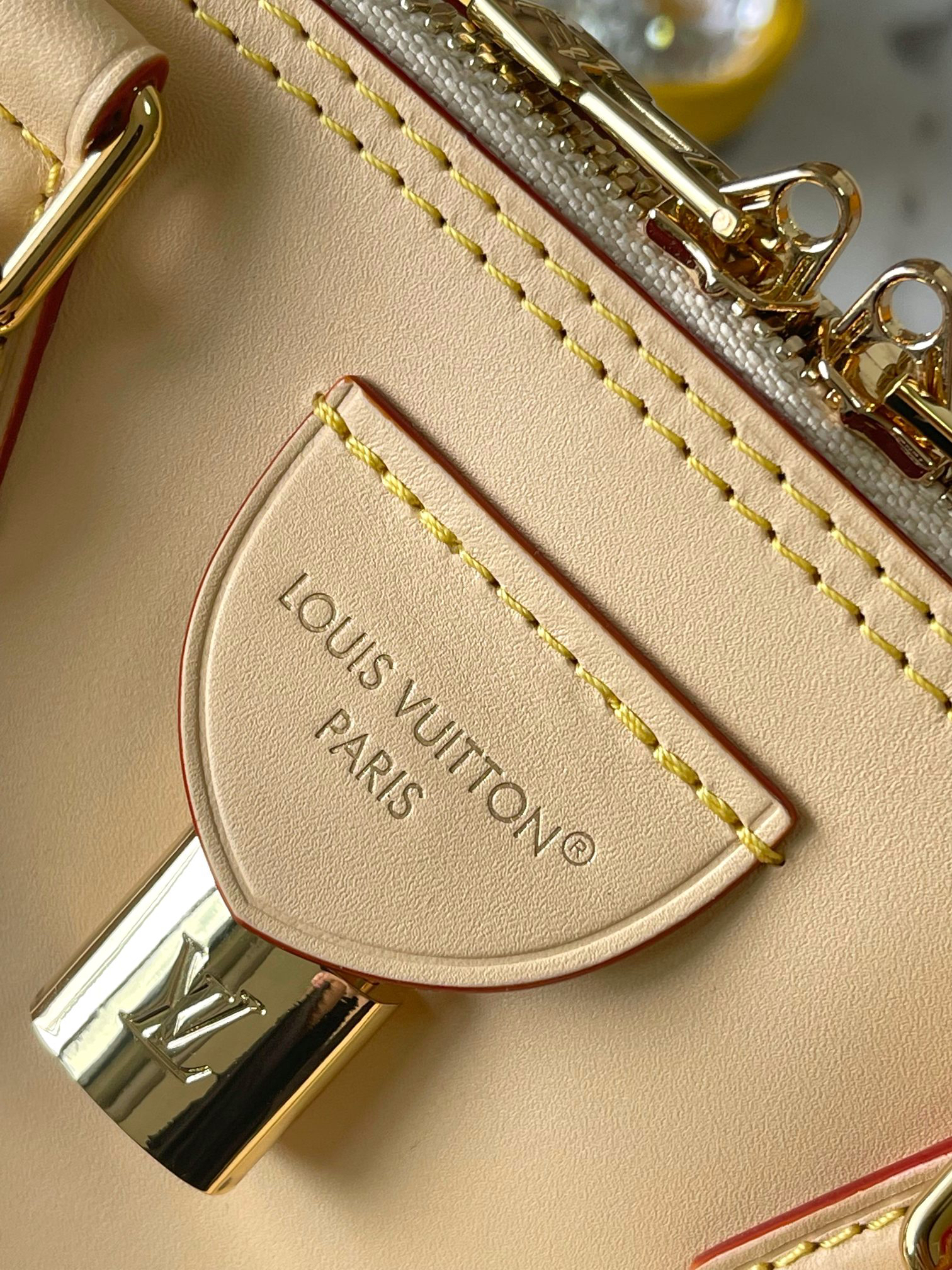 Louis Vuitton Alma Small Handbag - Image 8
