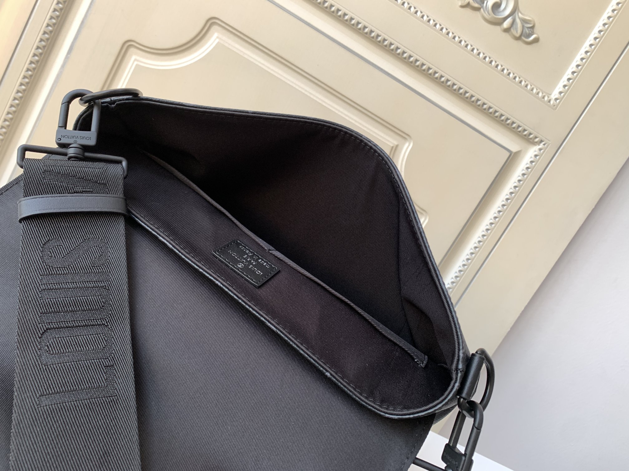 Louis Vuitton Saumur Messenger Bag M45911 in Monogram Eclipse Canvas and Leather - Image 8