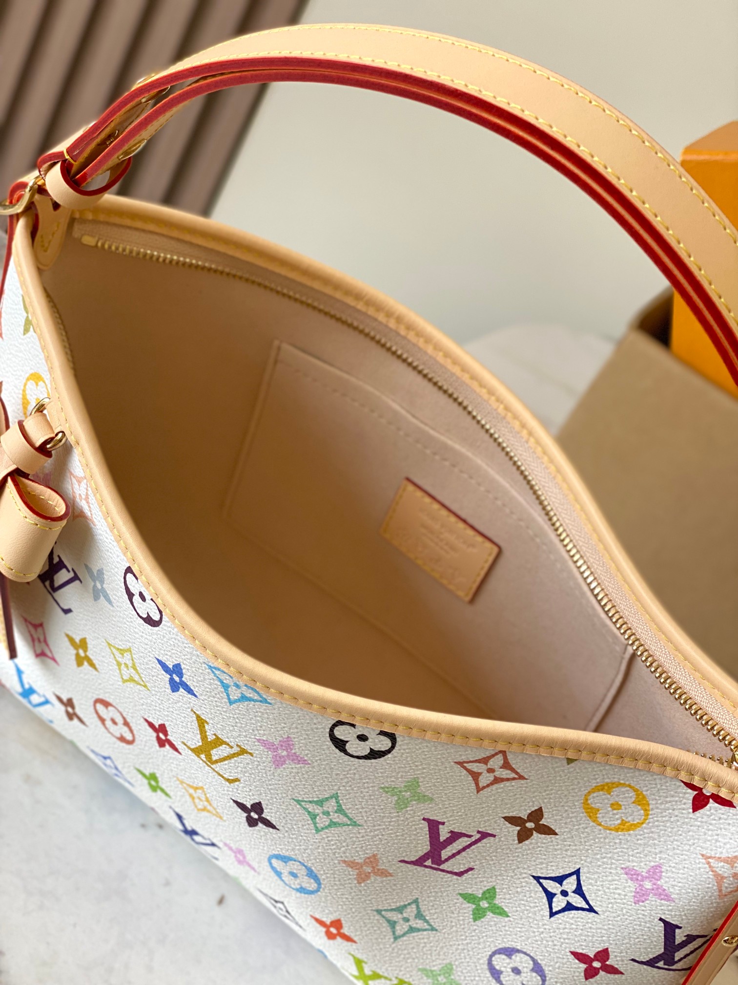 Carryall East West Handbag - Image 8