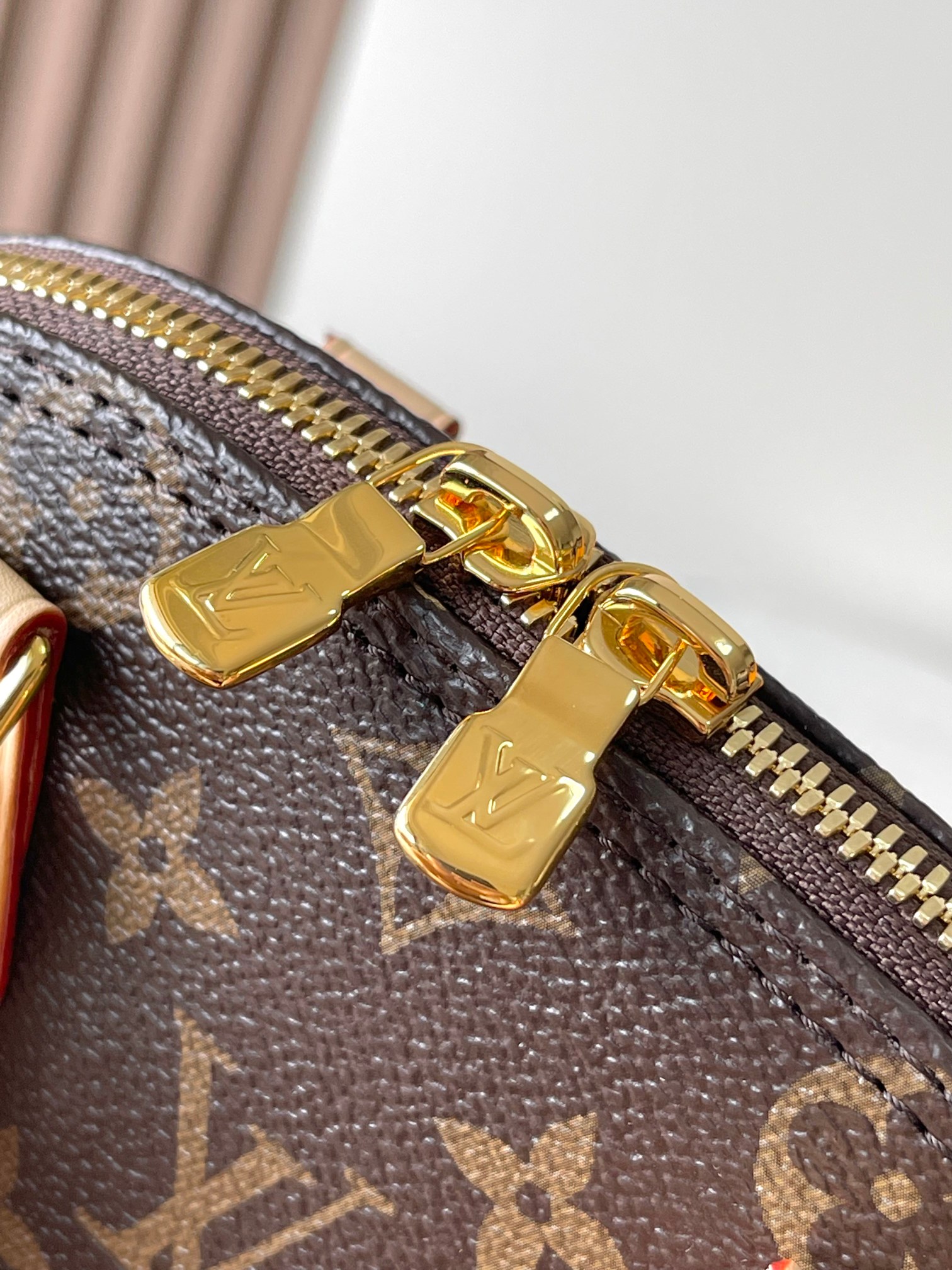Louis Vuitton Alma Mini Handbag M14933 - Image 8