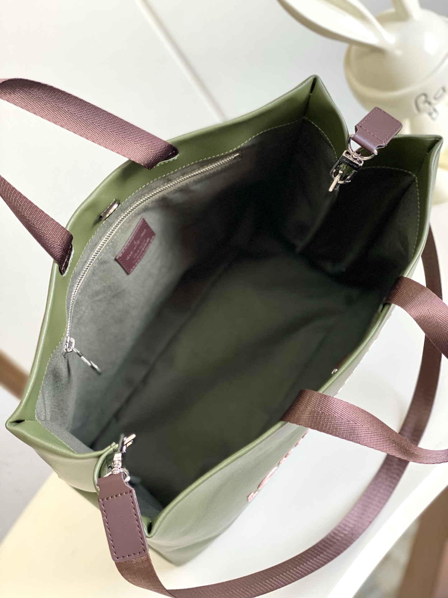 Louis Vuitton Medium Leather Handbag - Image 8