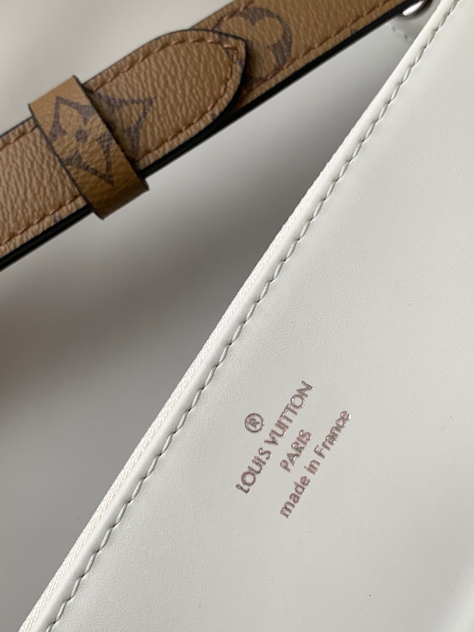 Swing Leather Crossbody Handbag - Image 8