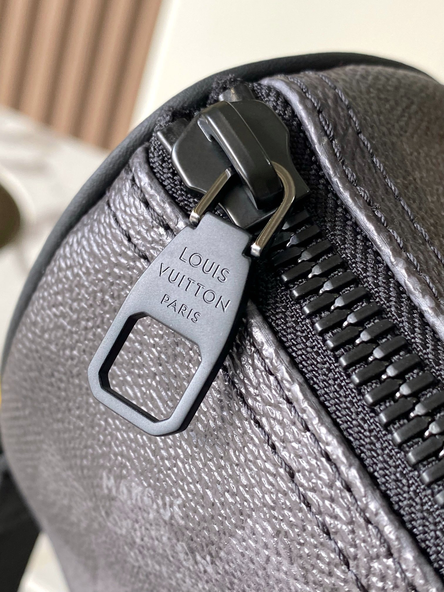 Keepall Bandoulière 25 Leather Crossbody Bag - Image 8