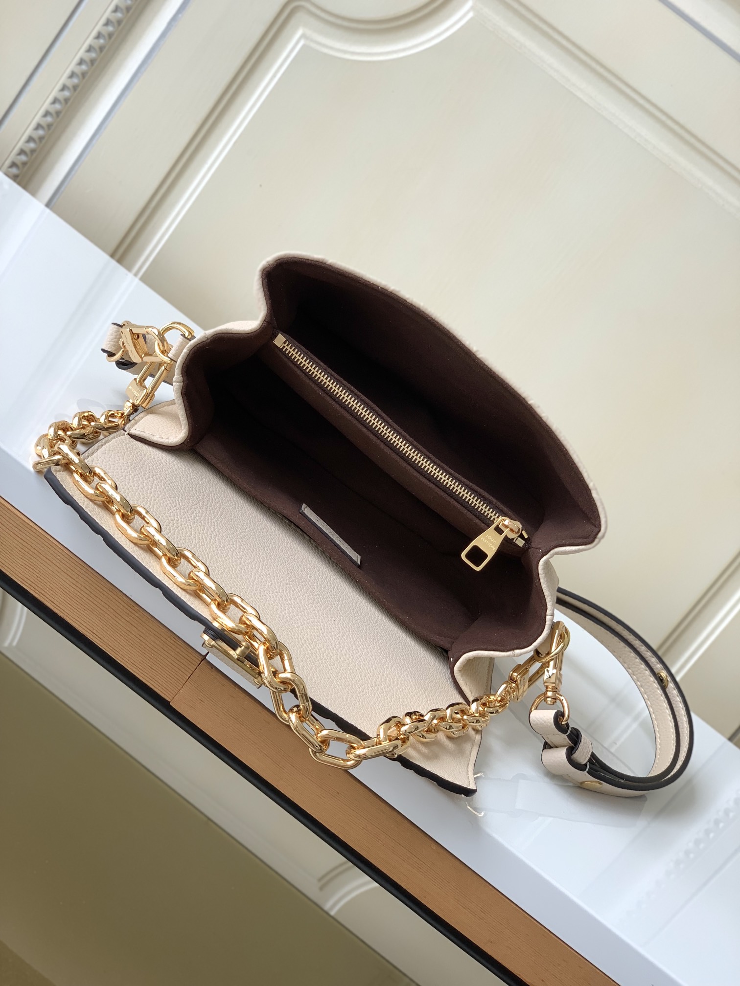 Louis Vuitton Pochette Métis East West Shoulder Bag - Image 8