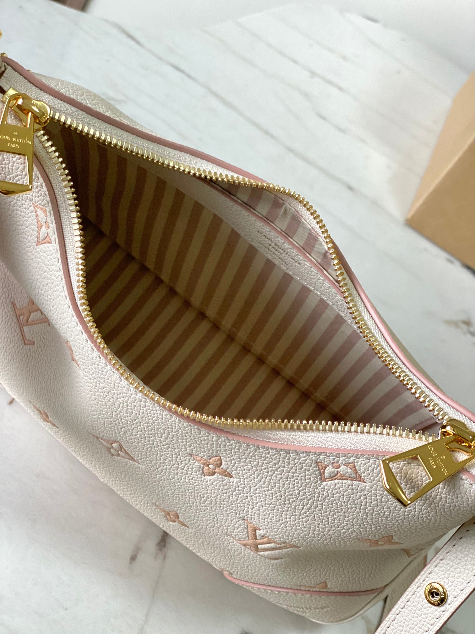 Boulogne Leather Crossbody Bag - Image 8