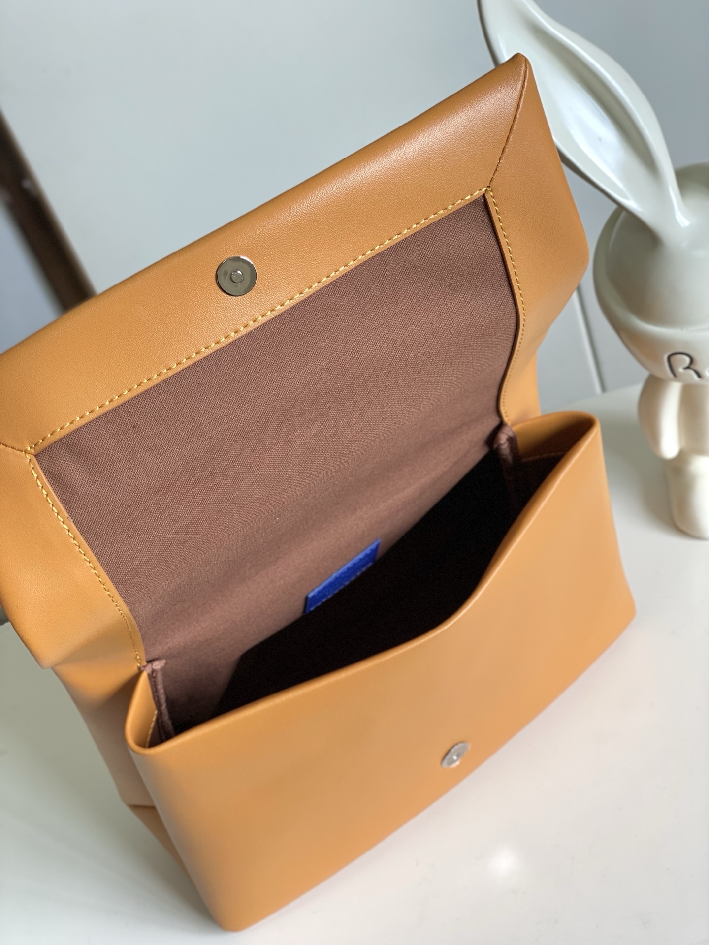 Louis Vuitton Shoer Medium Handbag - Image 8