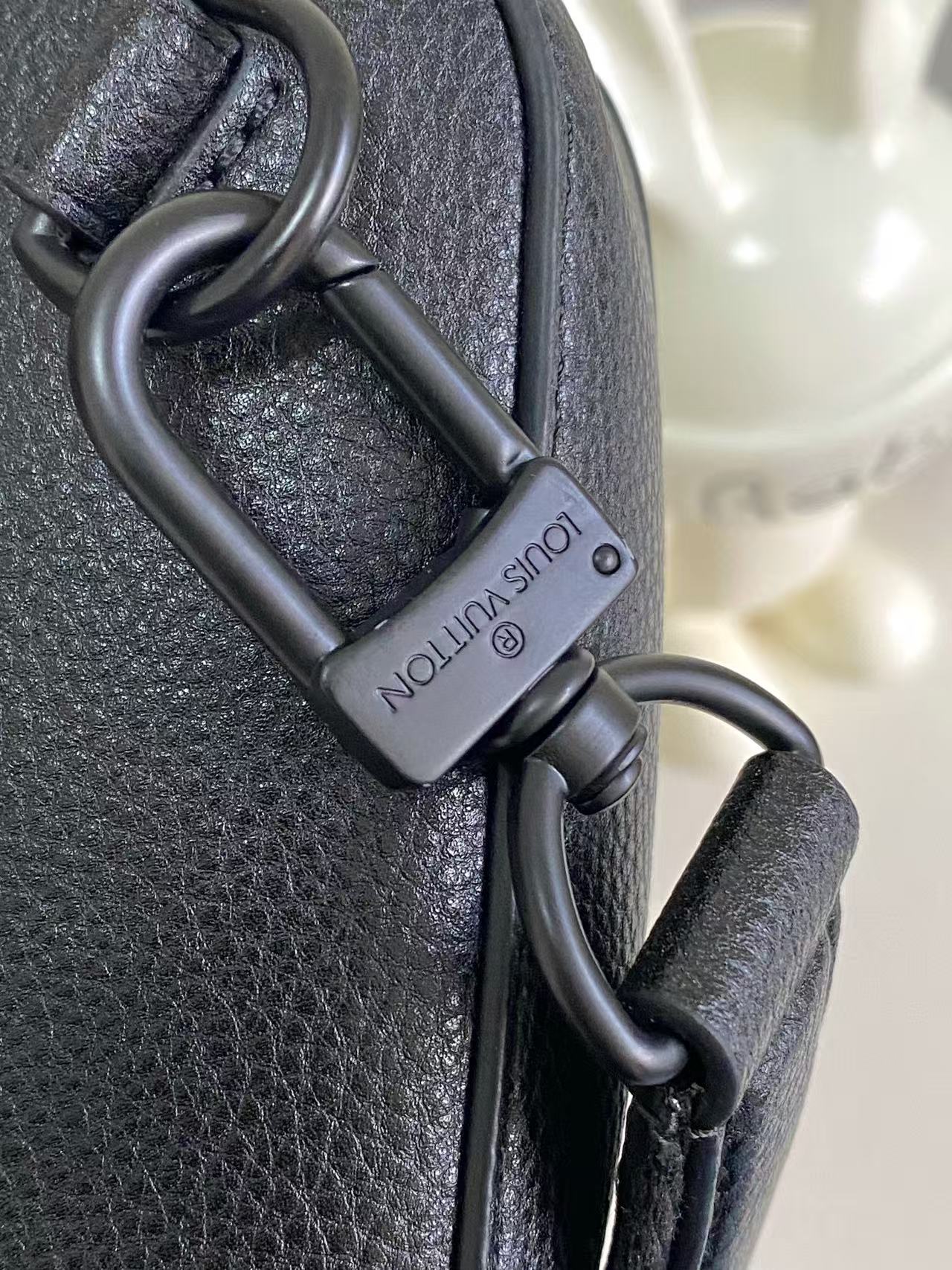 Louis Vuitton Avenue Sling Bag PM in Leather - Image 8