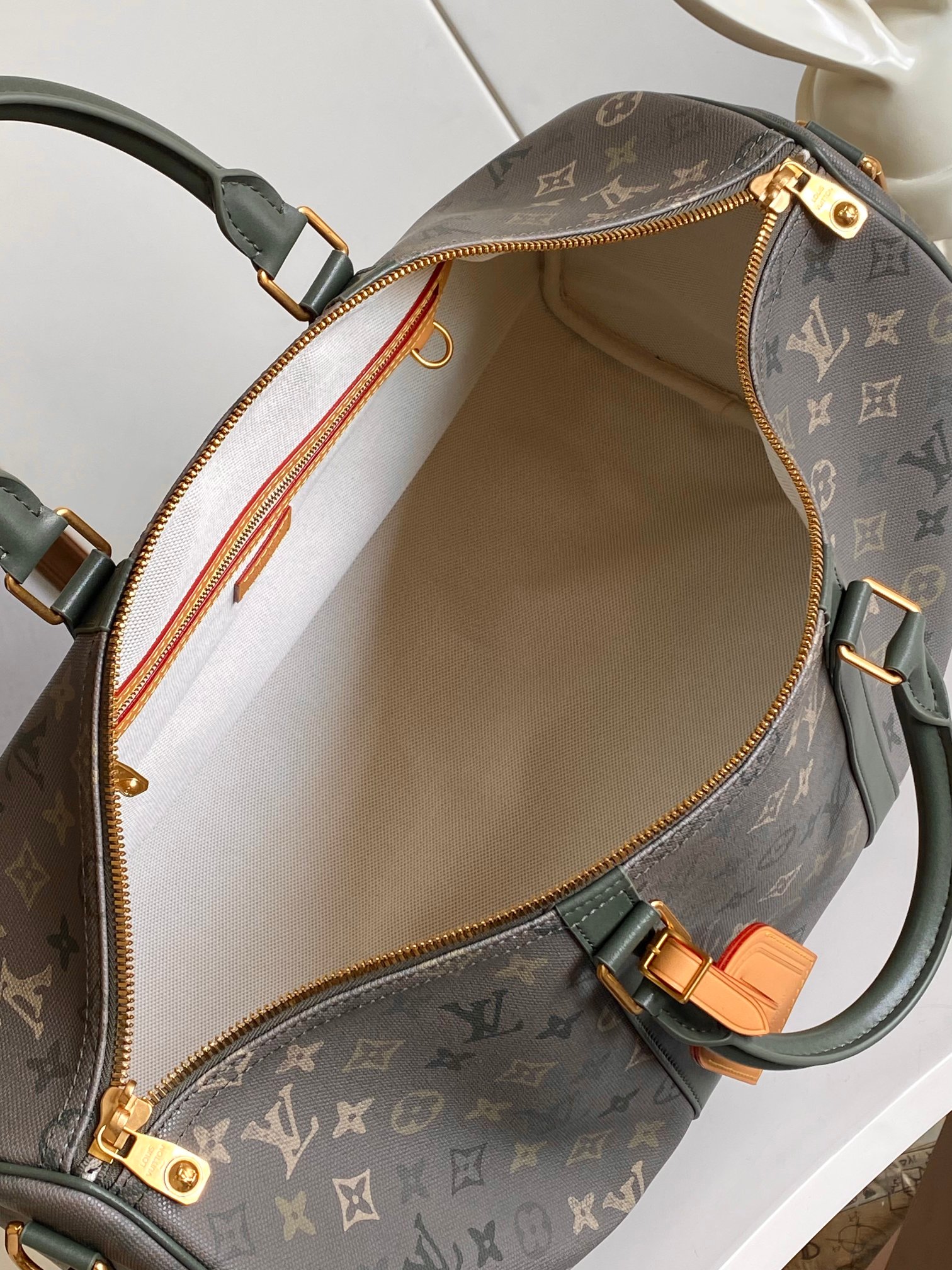 Louis Vuitton Keepall 50 Travel Bag in Monogram Canvas - Image 8
