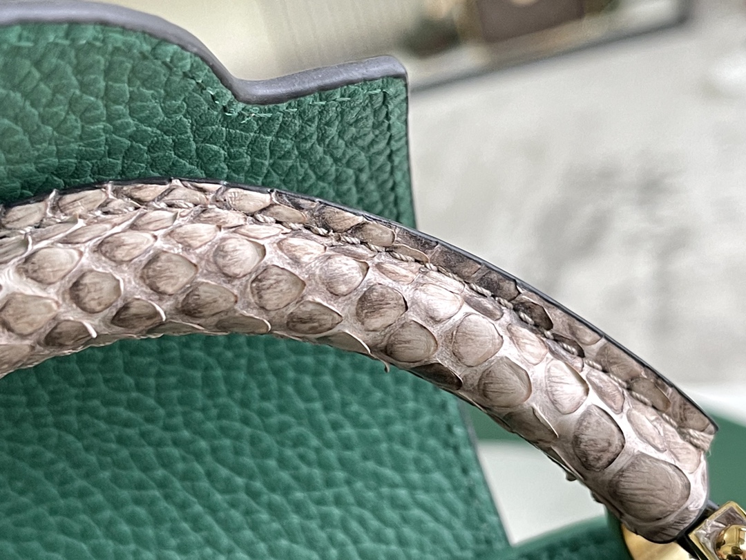 Louis Vuitton Capucines BB Handbag - Image 8