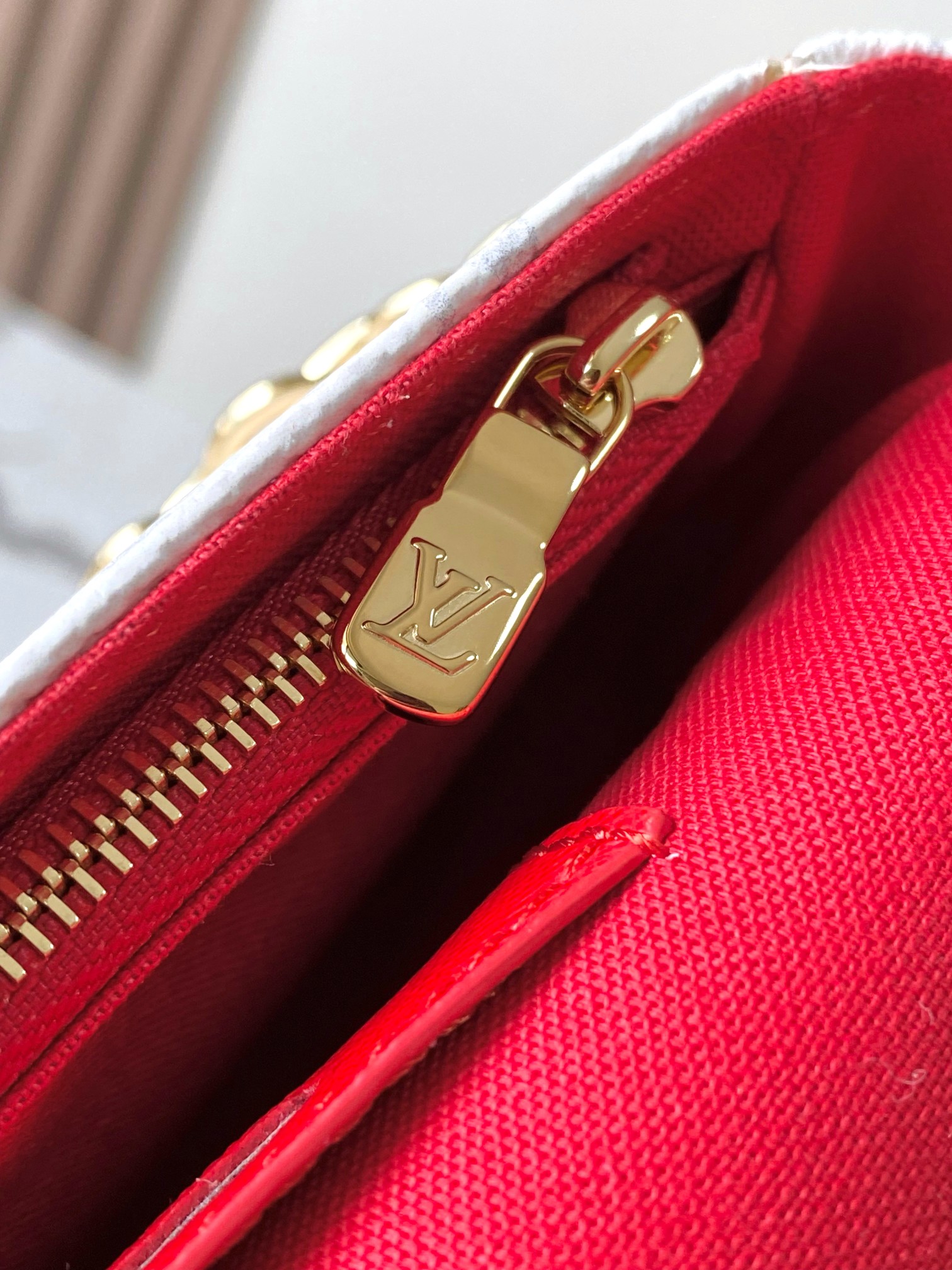 Wallet On Chain Ivy Crossbody Bag - Image 8