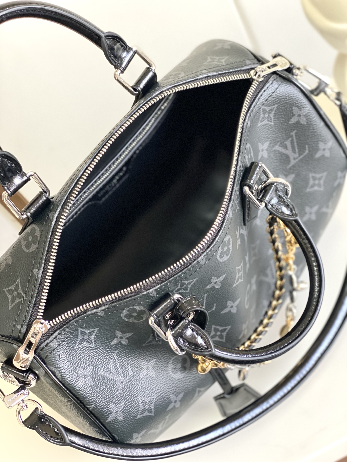 Louis Vuitton Speedy Soft 30 Handbag - Image 8