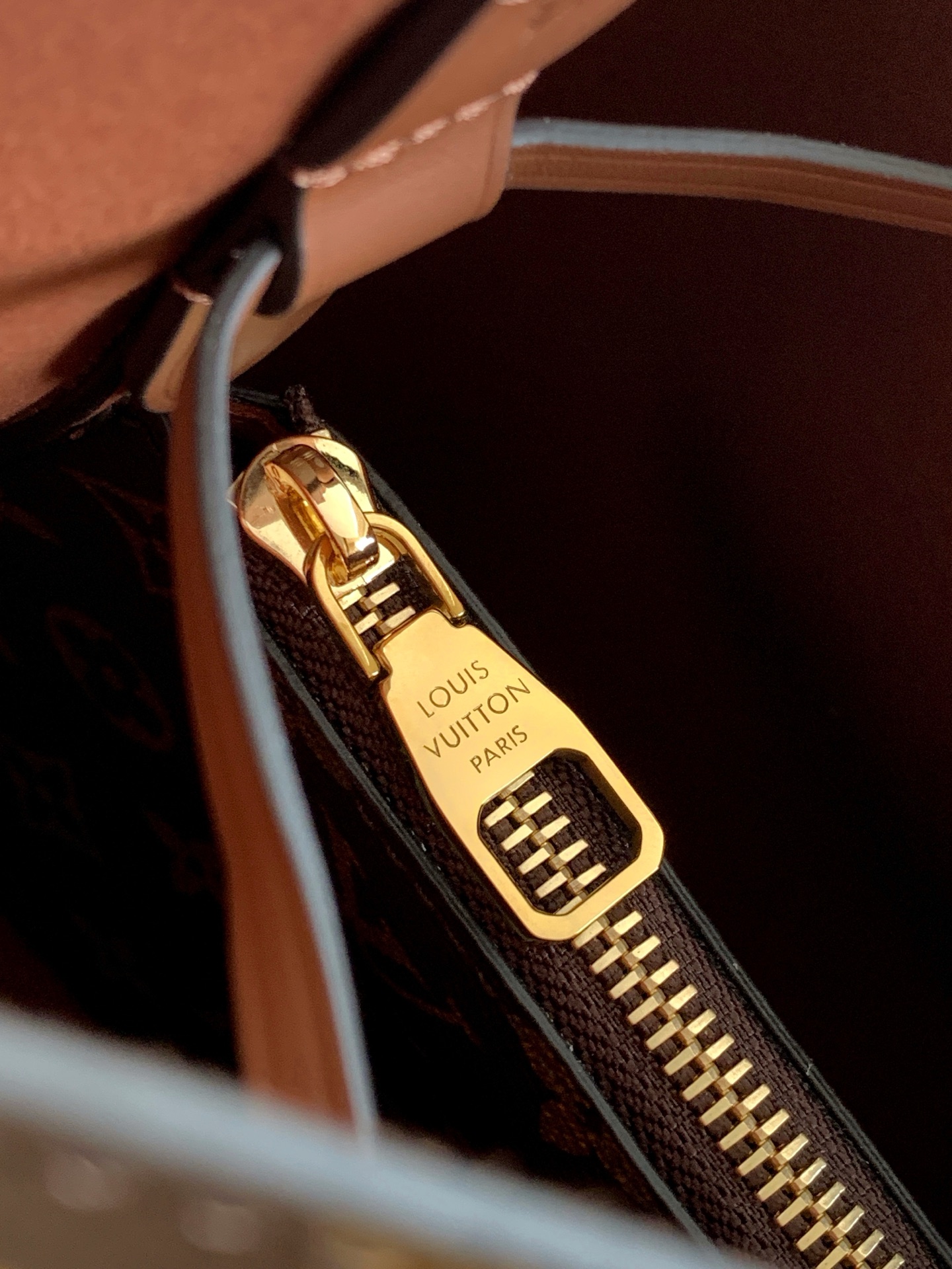 Louis Vuitton NéoNoé Bucket Bag in Monogram Canvas - Image 8