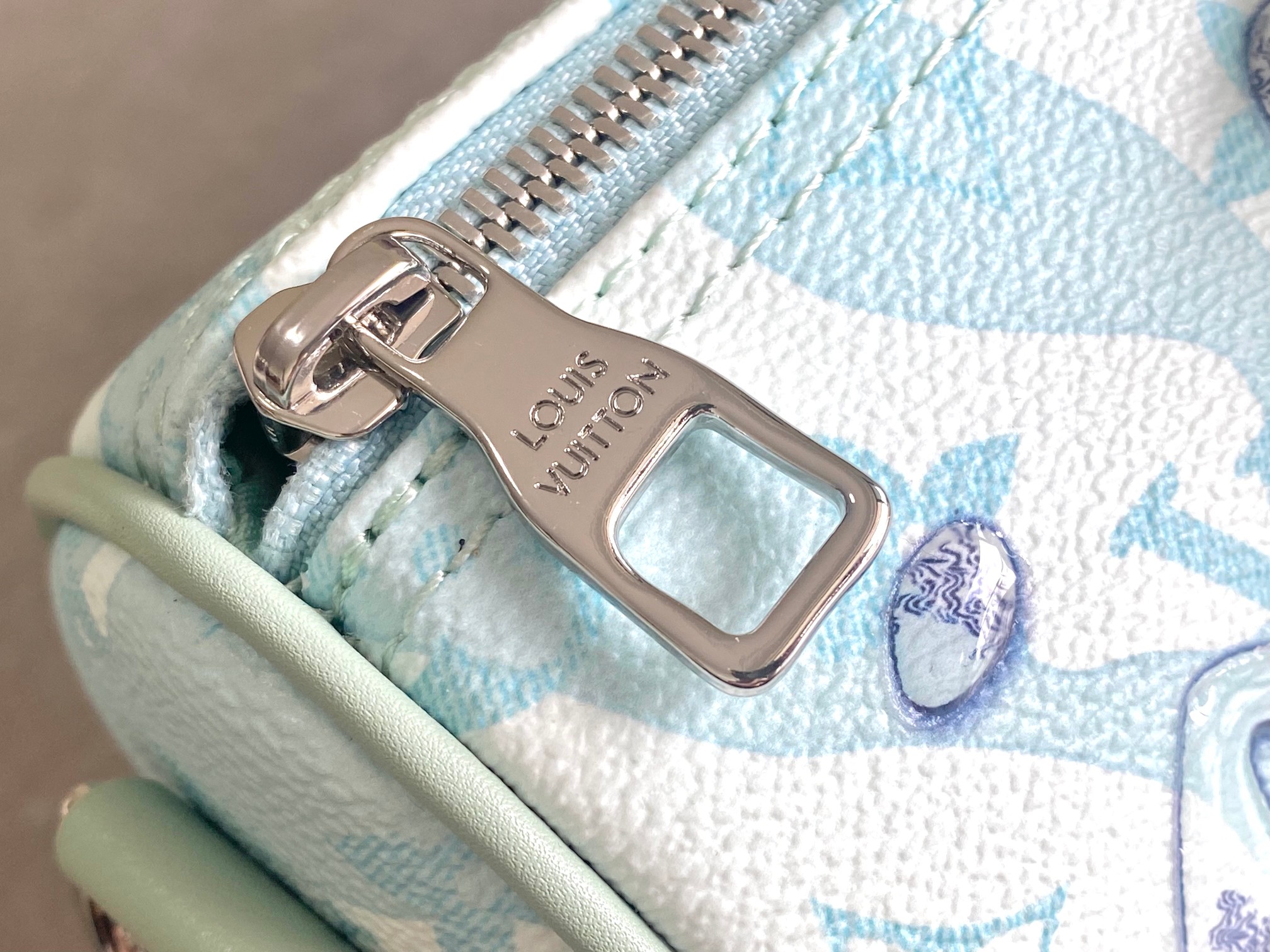 Louis Vuitton Keepall Bandoulière 25 Travel Bag - Image 8