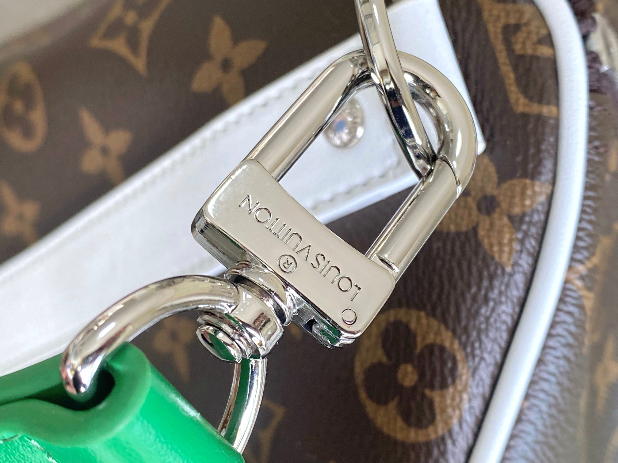 Louis Vuitton Keepall Bandoulière 50 Travel Bag M13926 - Image 8