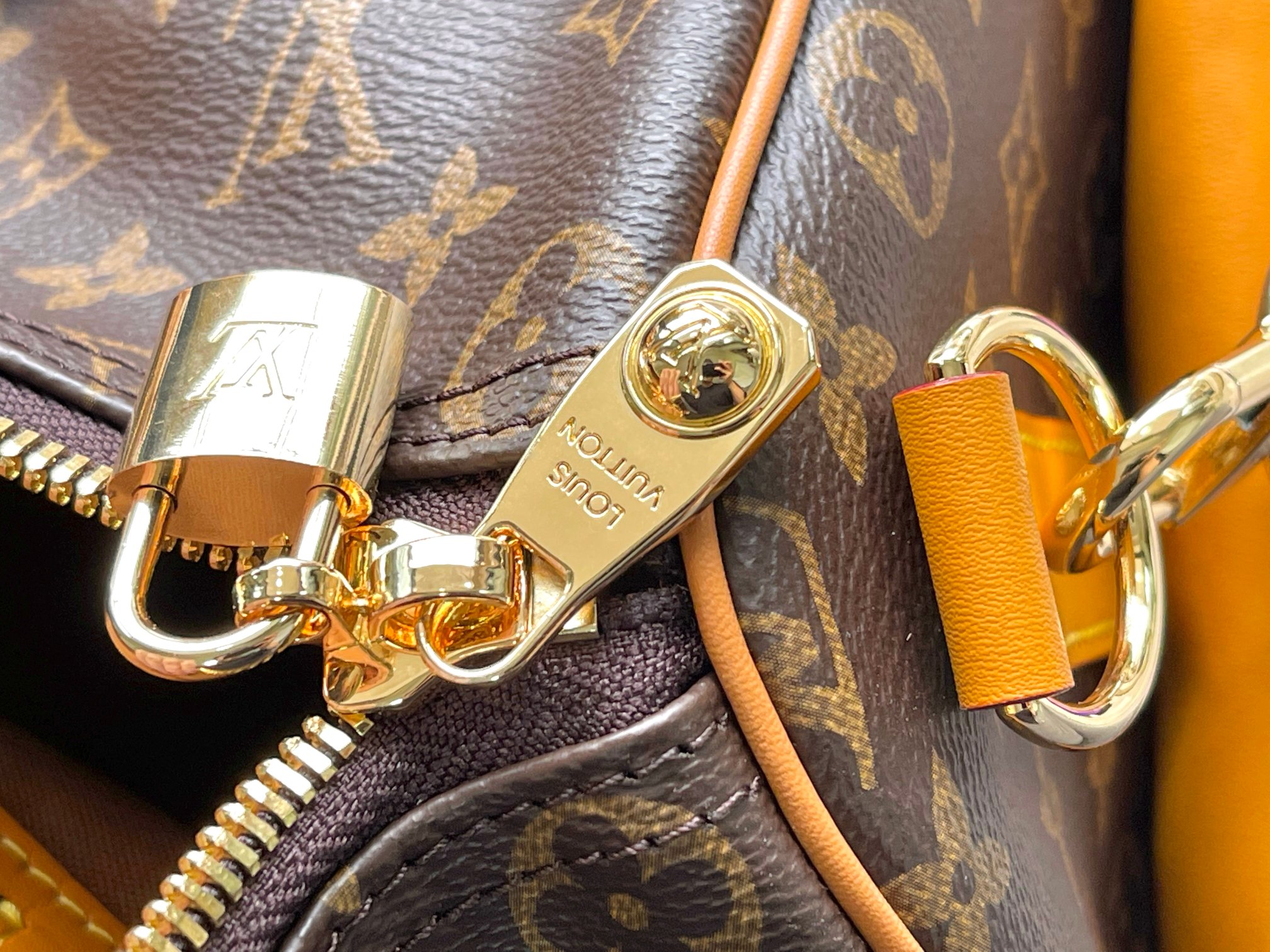 Louis Vuitton Keepall Bandoulière 50 Travel Bag M14735 - Image 8