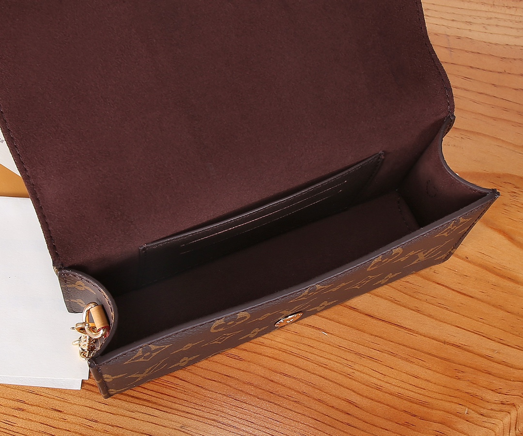 Lily Wallet On Chain in Monogram Canvas - Image 8