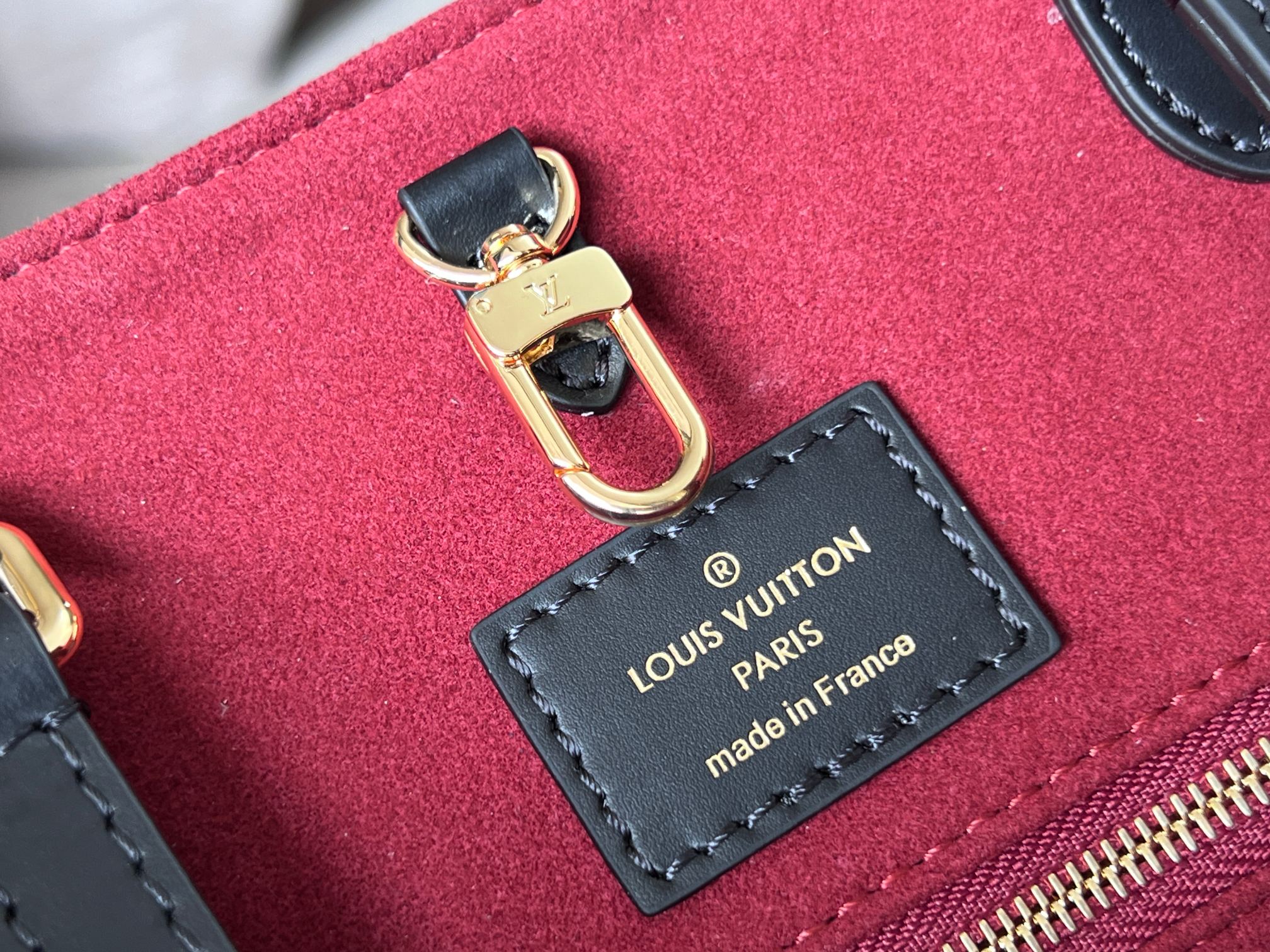Louis Vuitton OnTheGo MM Tote Bag - Black Grained Calfskin - Image 8