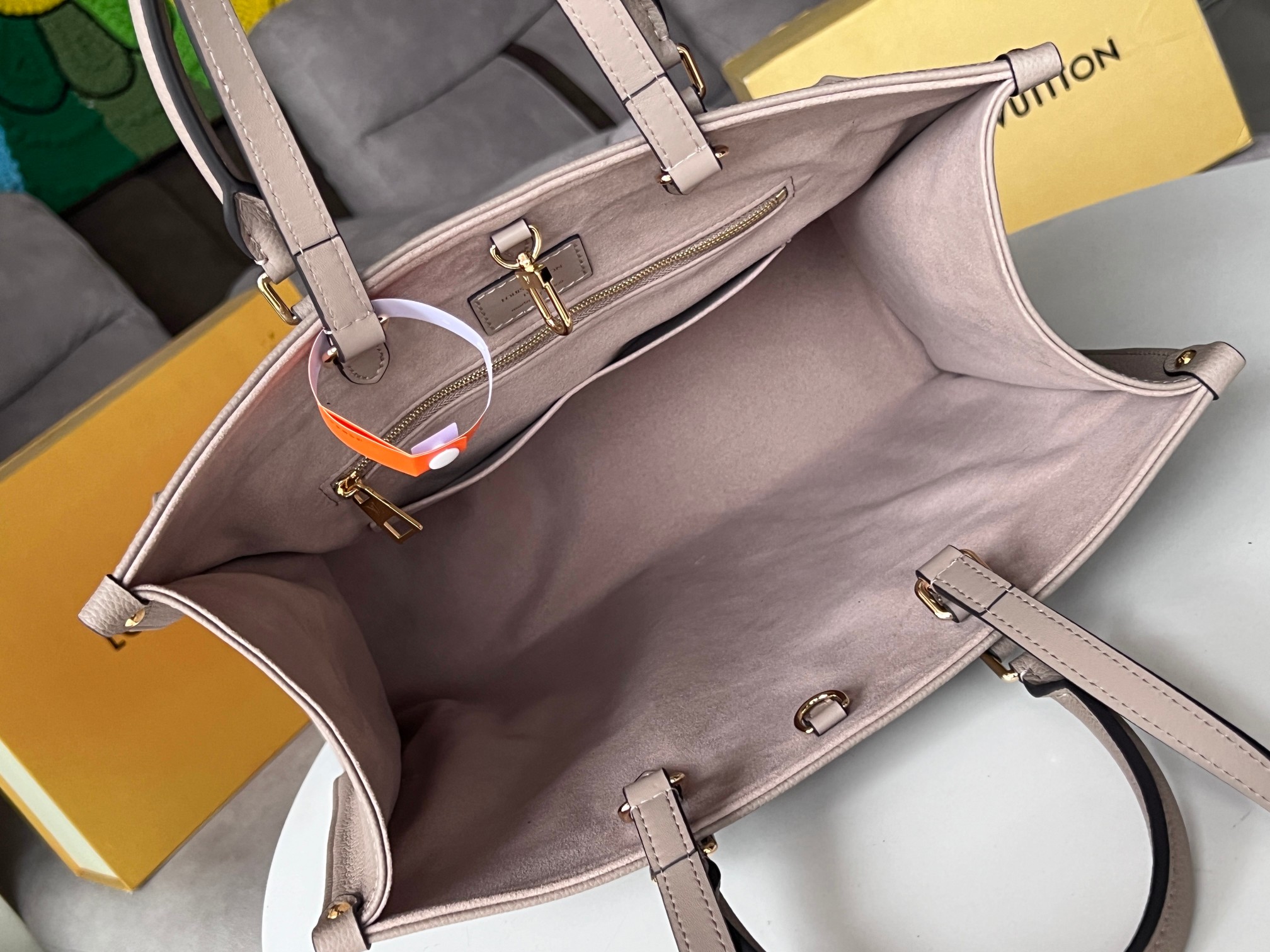 Louis Vuitton OnTheGo MM Monogram Calfskin Tote Bag - Image 8
