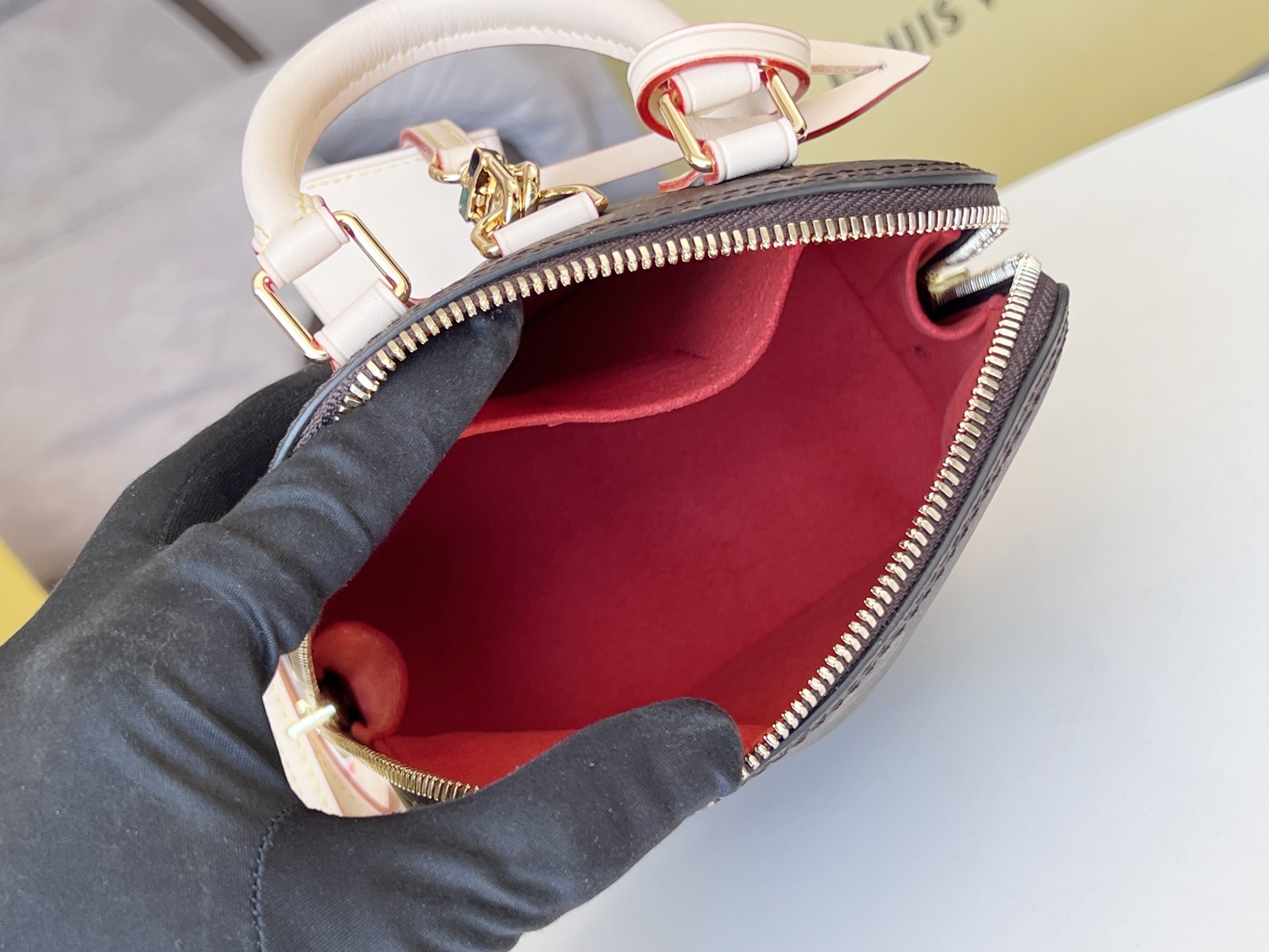 Louis Vuitton Alma Monogram Shoulder Bag M47132 - Image 8