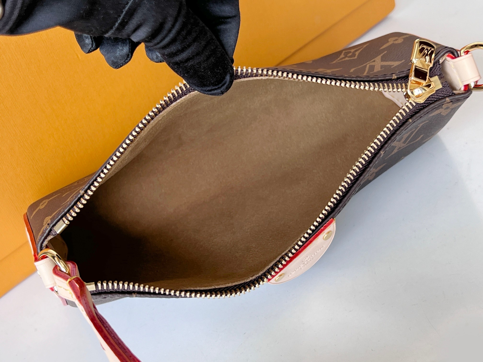 Louis Vuitton Pochette Tirette Monogram Pouch M47123 - Image 8