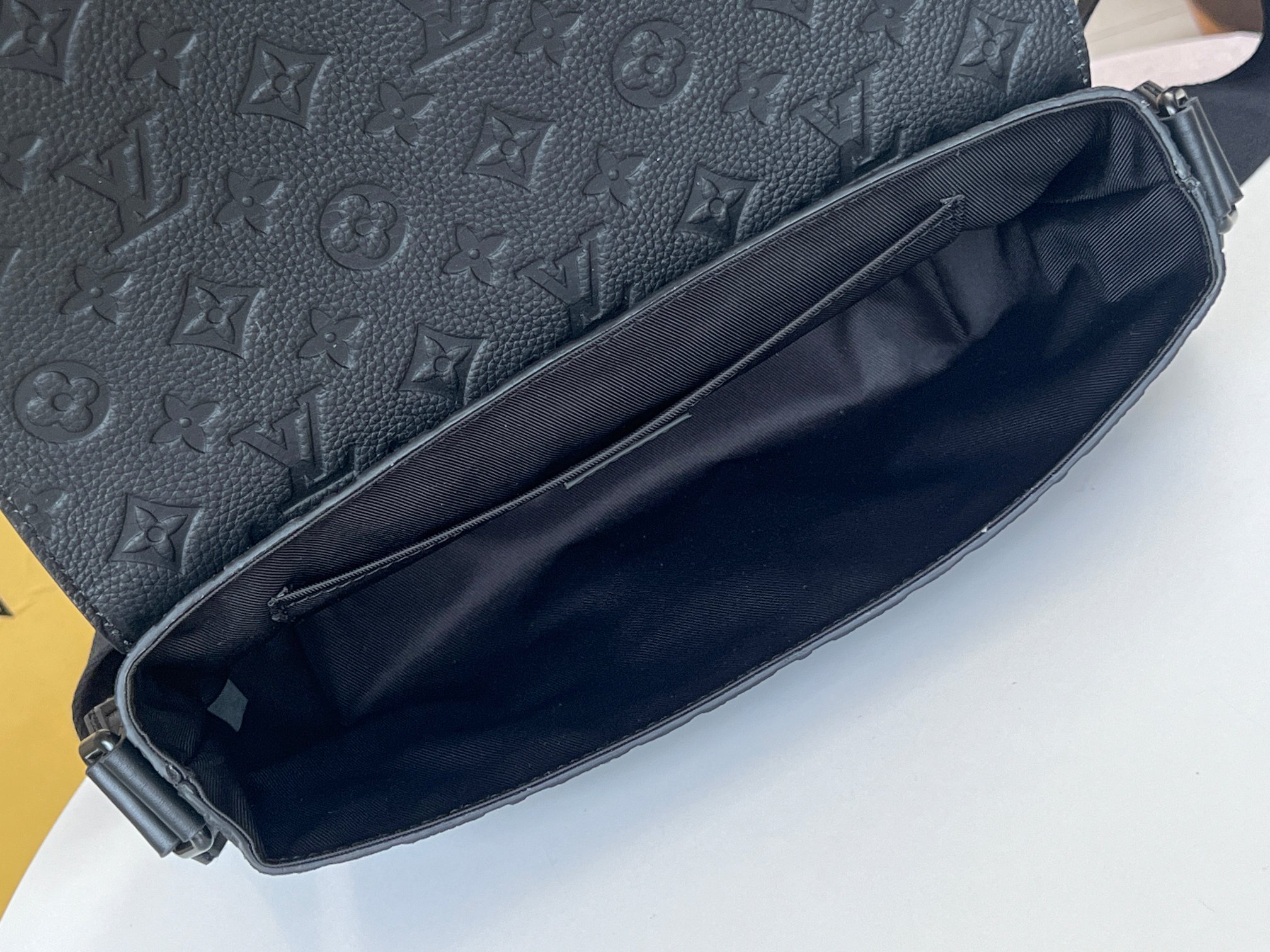 Louis Vuitton S-Cape Messenger Bag M23741 - Image 8