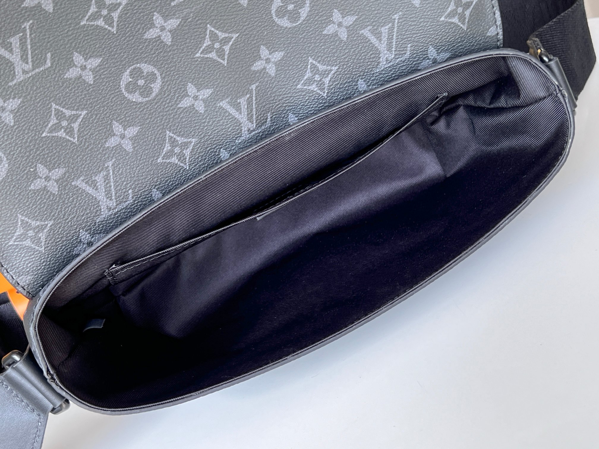 Louis Vuitton S-Cape Messenger Bag M46794 - Image 8