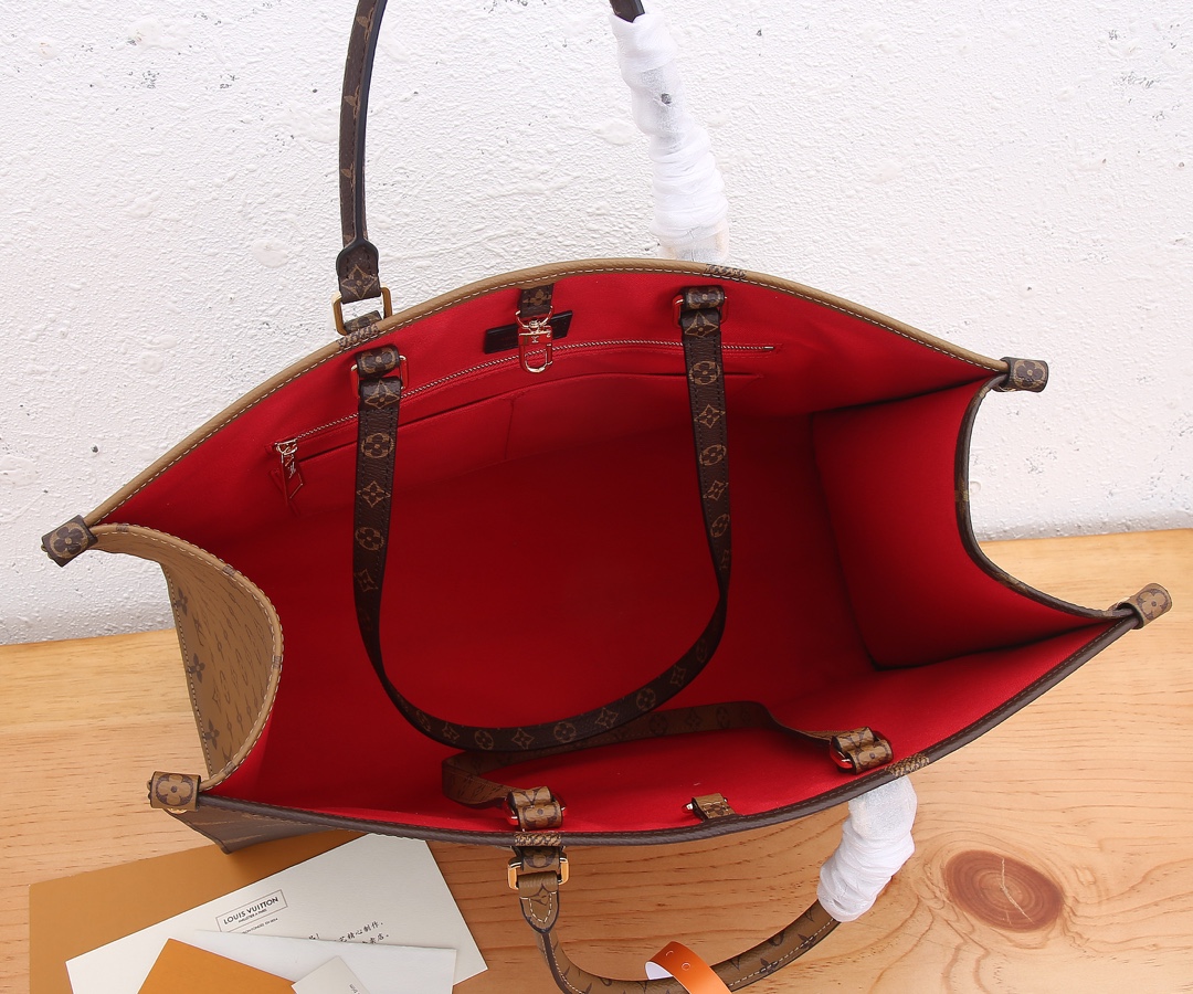 Louis Vuitton Onthego Tote Bag in Monogram Giant Canvas - Image 8