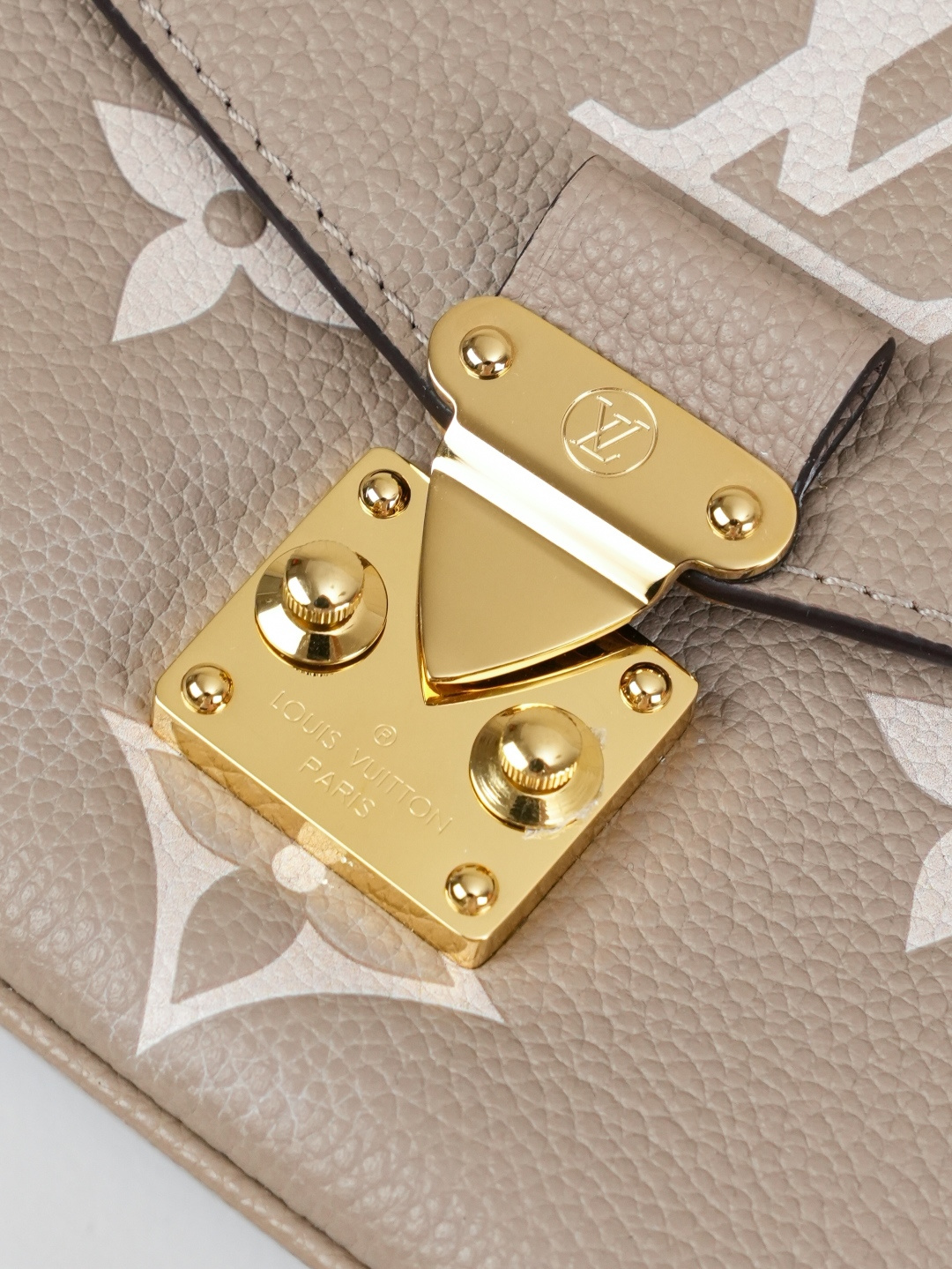 Louis Vuitton Pochette Métis East West Shoulder Bag - Image 8