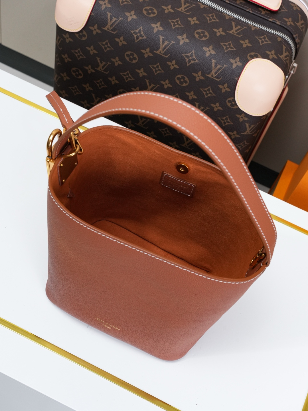All In BB Handbag in Brown - Image 8