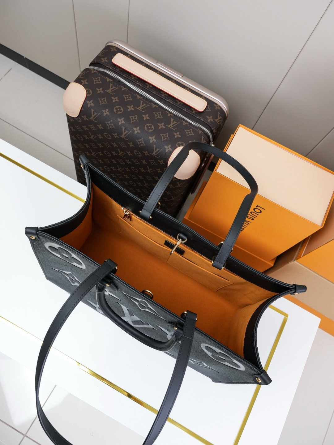 Louis Vuitton Onthego Handbag in Monogram Empreinte Giant Leather - Image 8