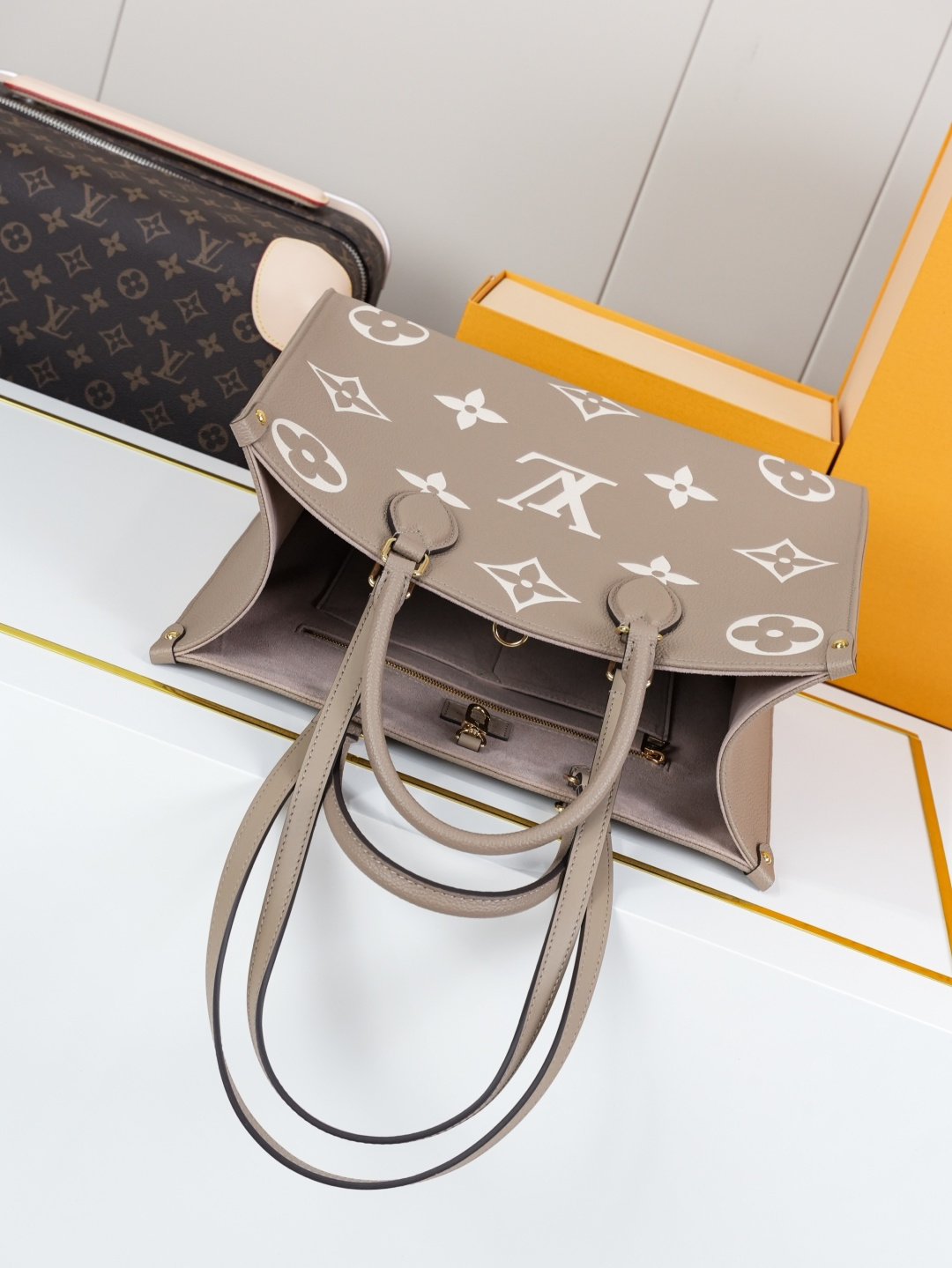 OnTheGo MM Tote Bag in Medium Monogram Grained Leather - Image 8