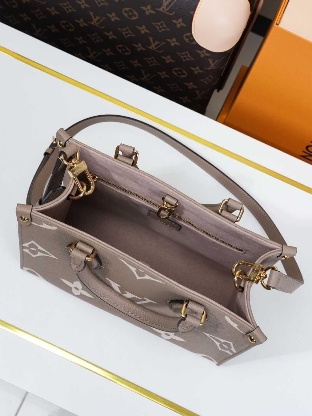 Louis Vuitton Onthego PM Tote Bag M45779 - Image 8