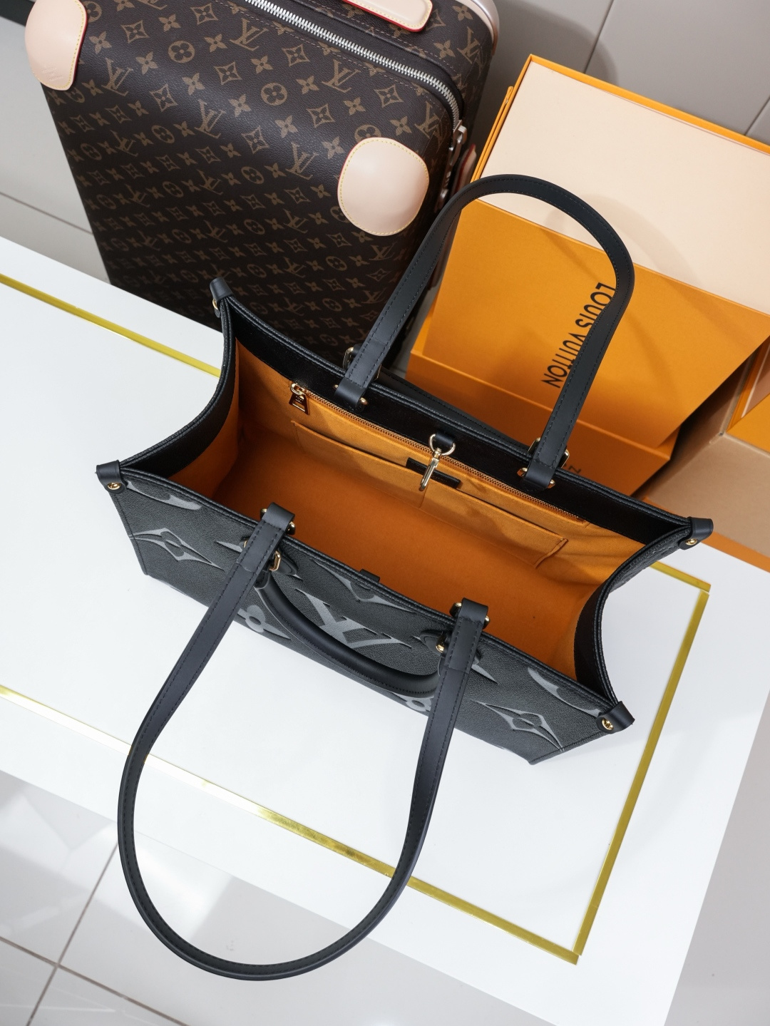 Louis Vuitton Onthego MM Tote Bag in Monogram Empreinte Leather - Image 8