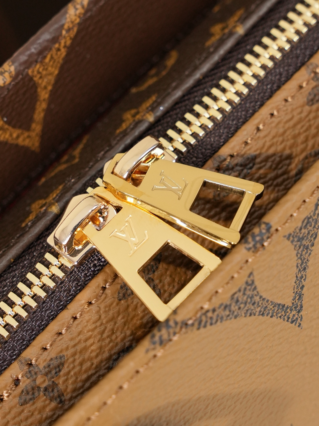 Louis Vuitton OnTheGo East West Bag in Giant Monogram Canvas - Image 8
