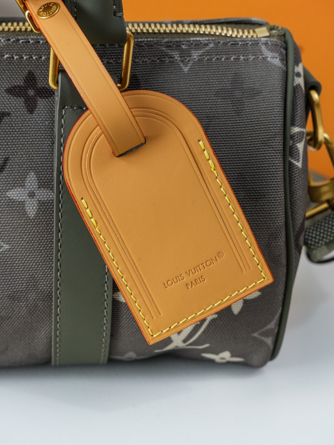 Louis Vuitton Keepall Bandoulière 25 Travel Bag in Monogram Surplus - Image 8
