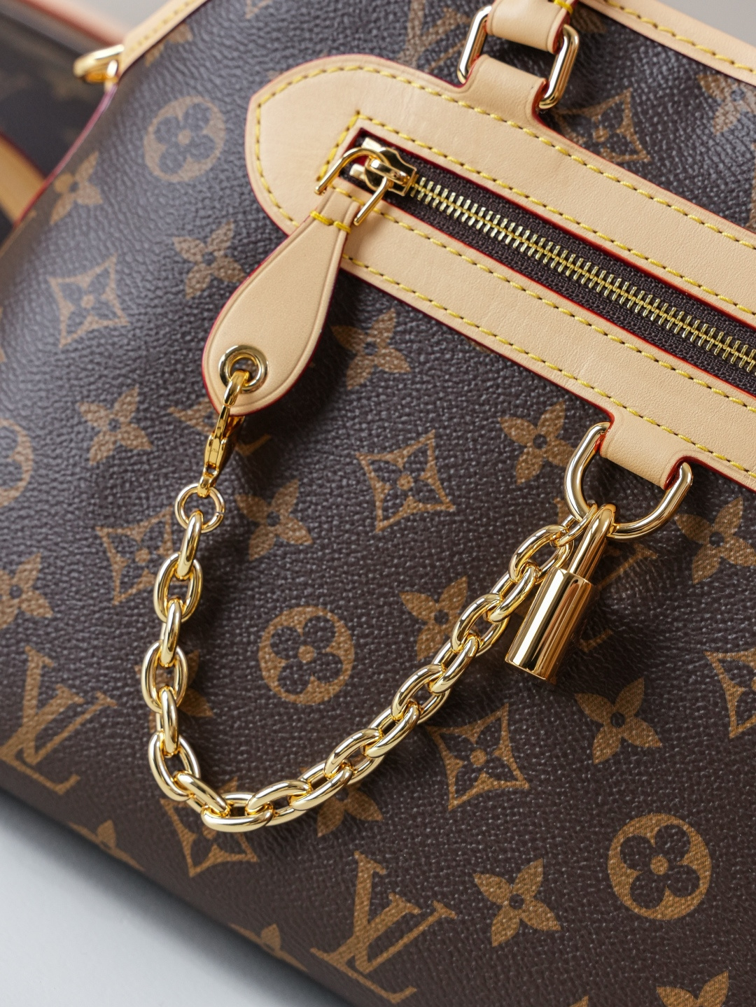 Louis Vuitton Ever More Small Handbag - Image 8