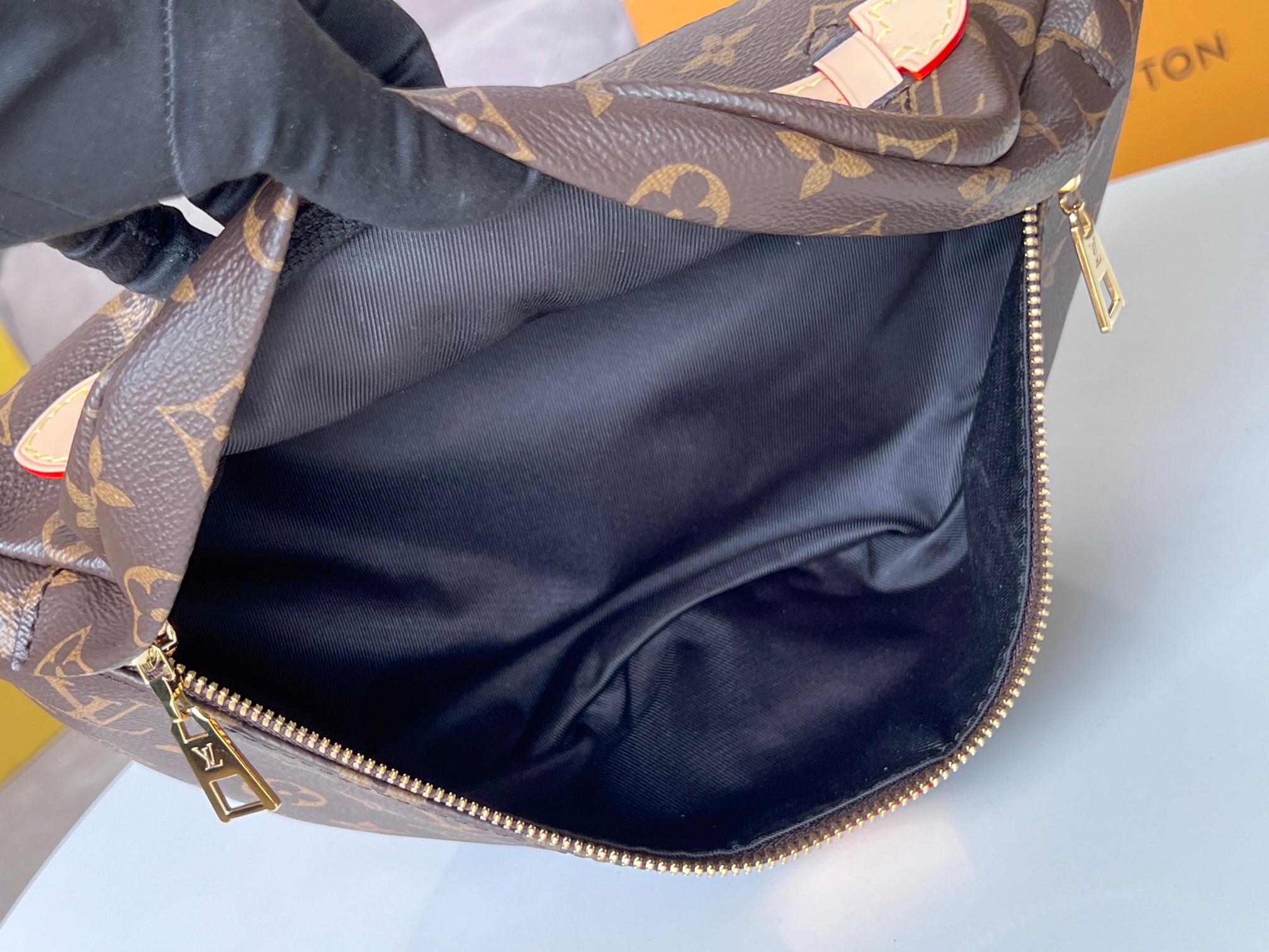 Louis Vuitton M43644 Monogram Bum Bag - Image 8