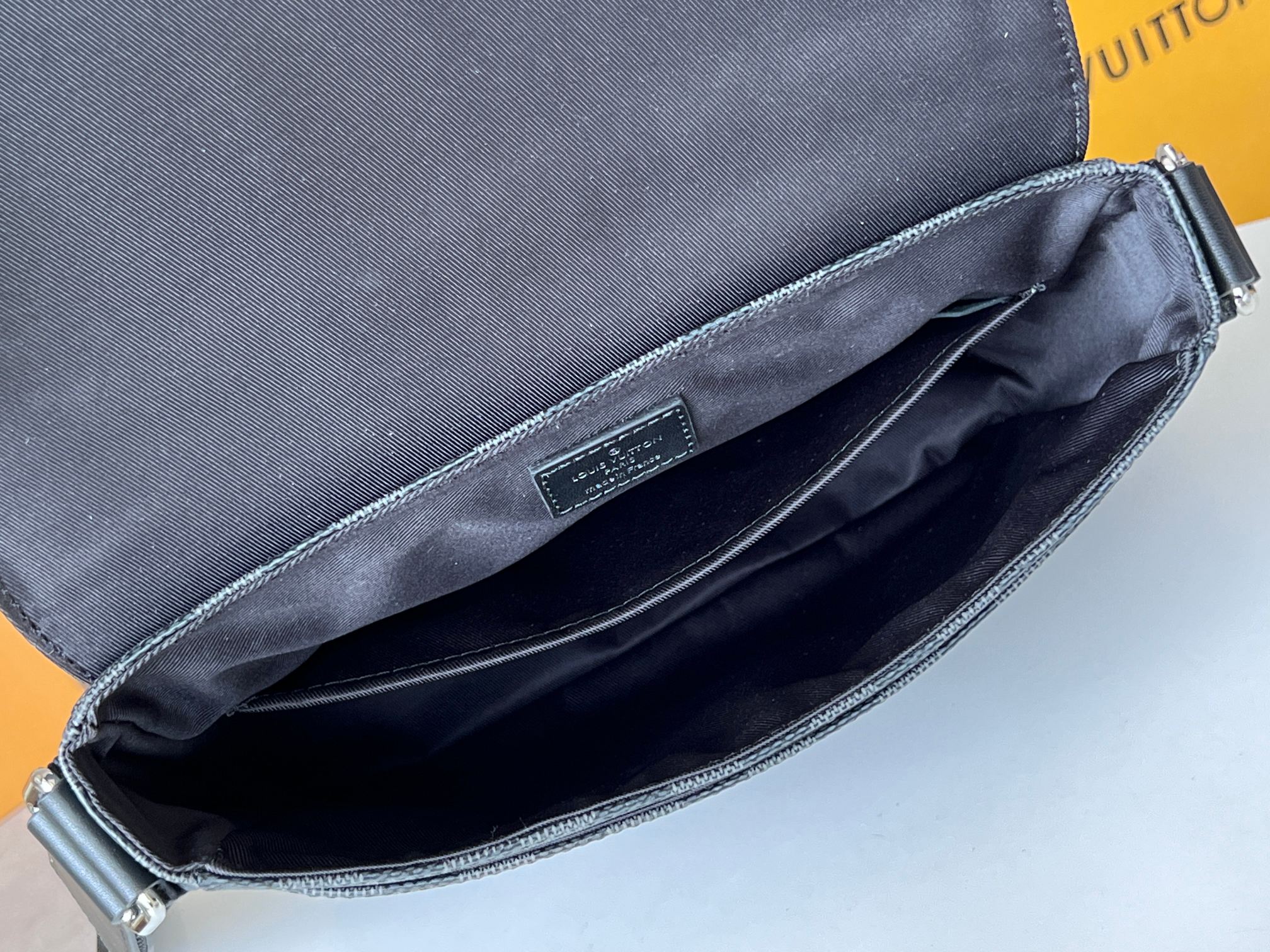 Louis Vuitton District Small Messenger Bag N42710 – Damier Graphite - Image 8