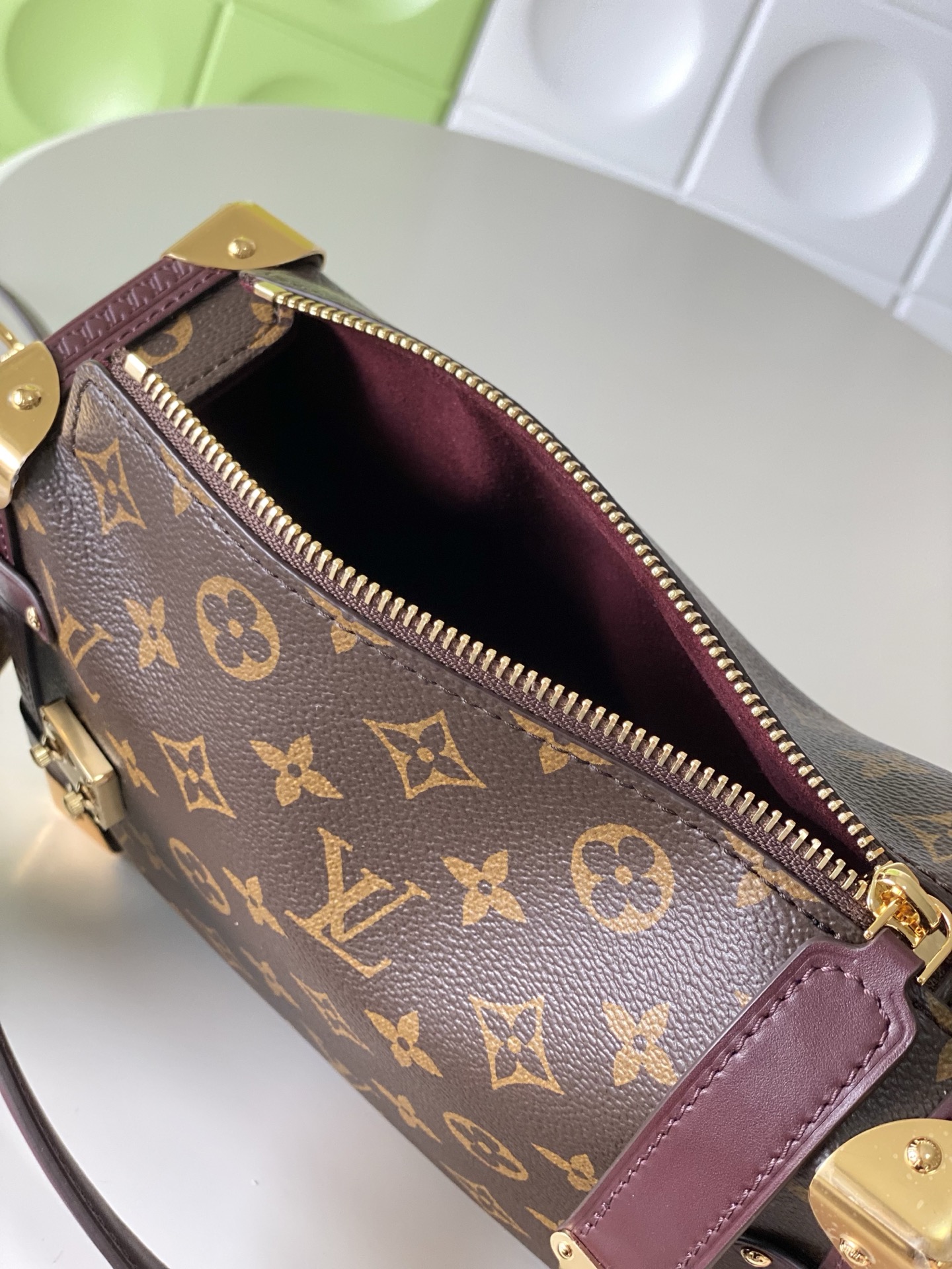 Louis Vuitton Getaway Side Trunk Medium Handbag - Image 8