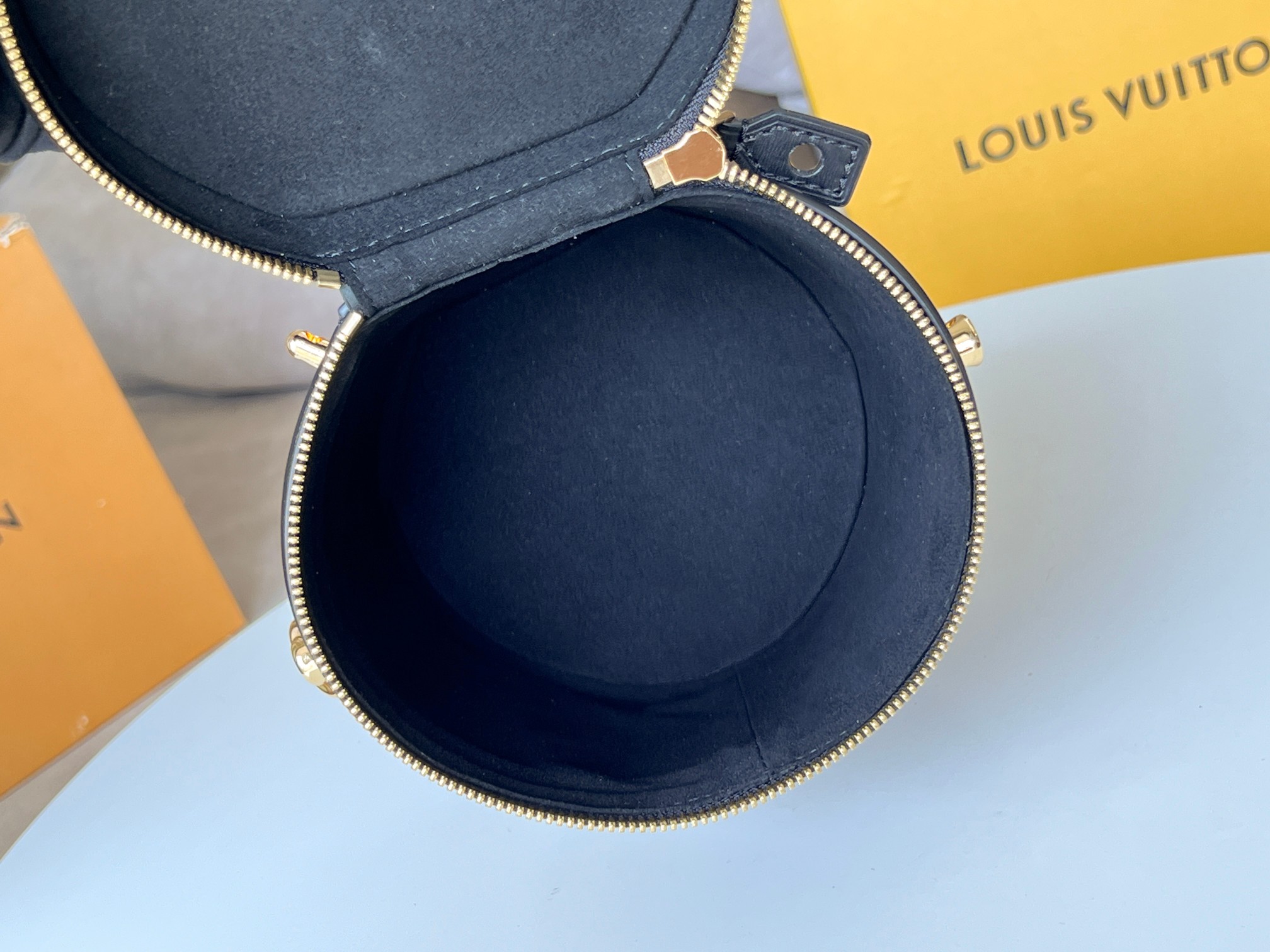 Louis Vuitton Petit Noé Bucket Handbag - Image 8