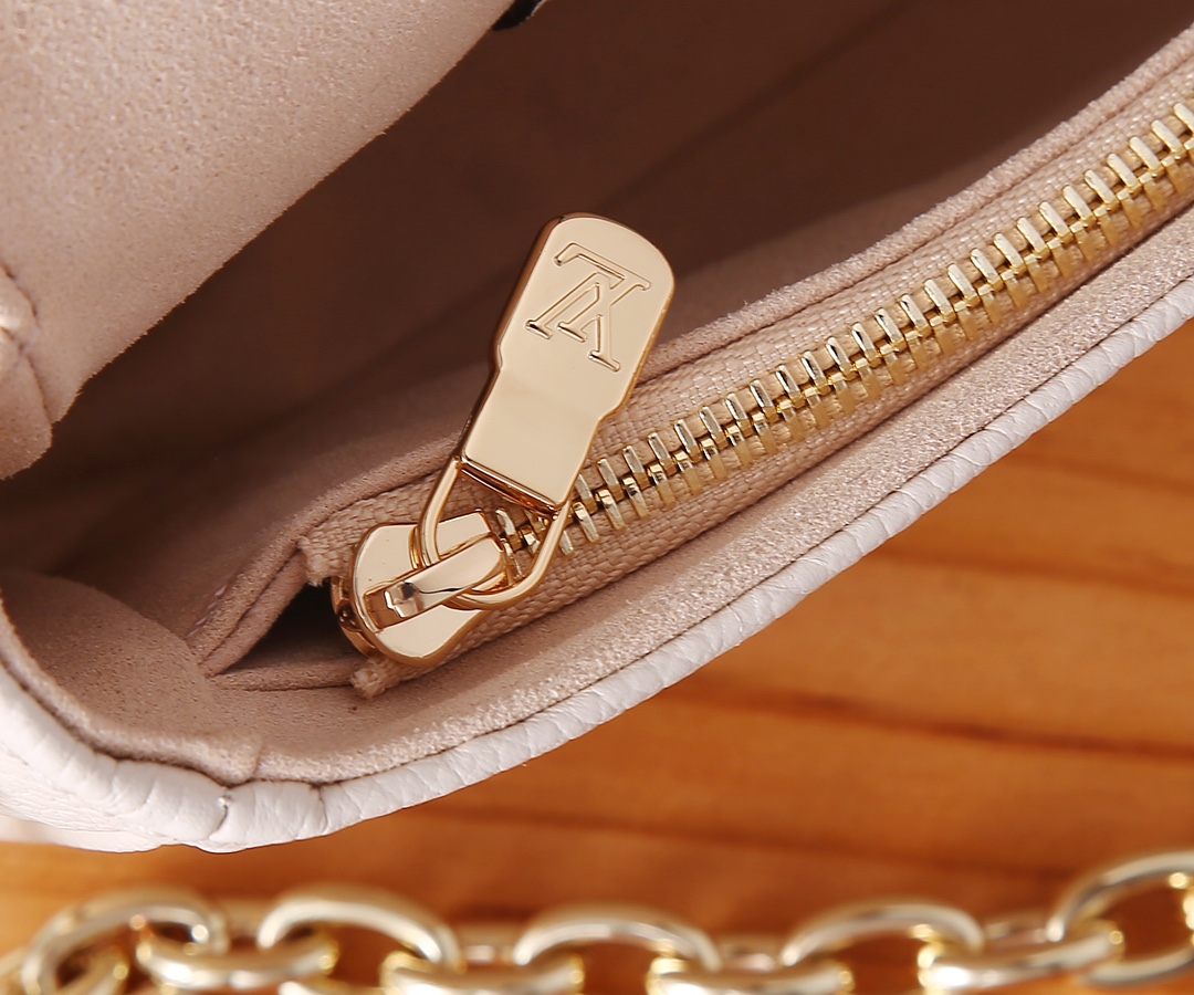 Wallet On Chain Ivy in Monogram Empreinte Leather - Image 8