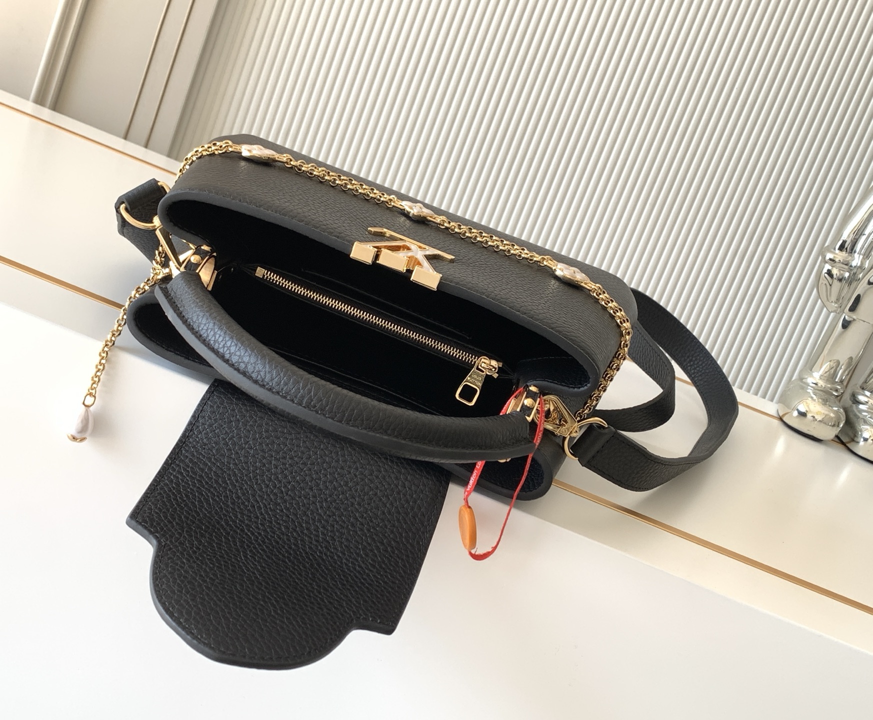 Louis Vuitton Capucines BB Handbag in Taurillon Leather - Image 8
