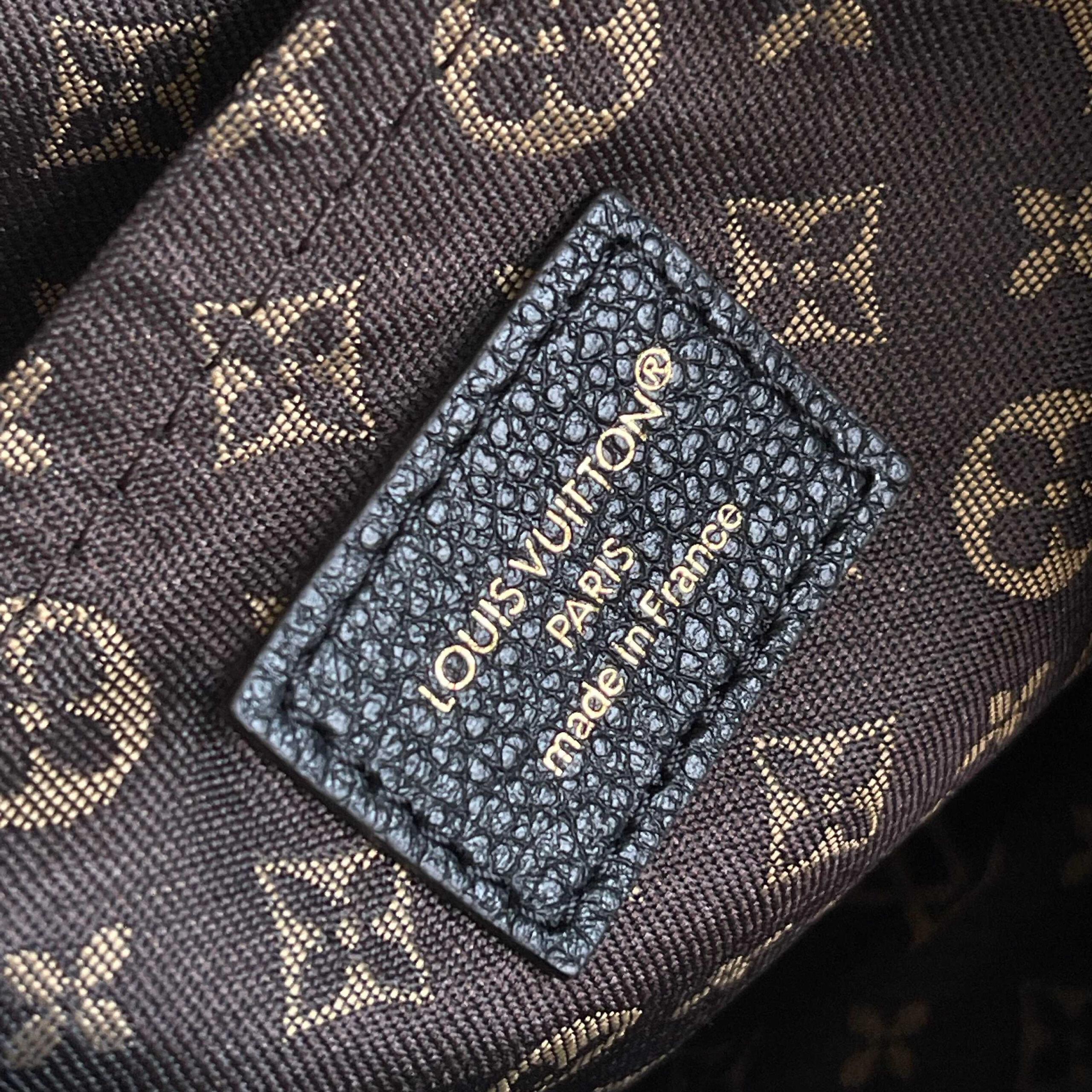 Louis Vuitton Express Small Handbag - Image 8