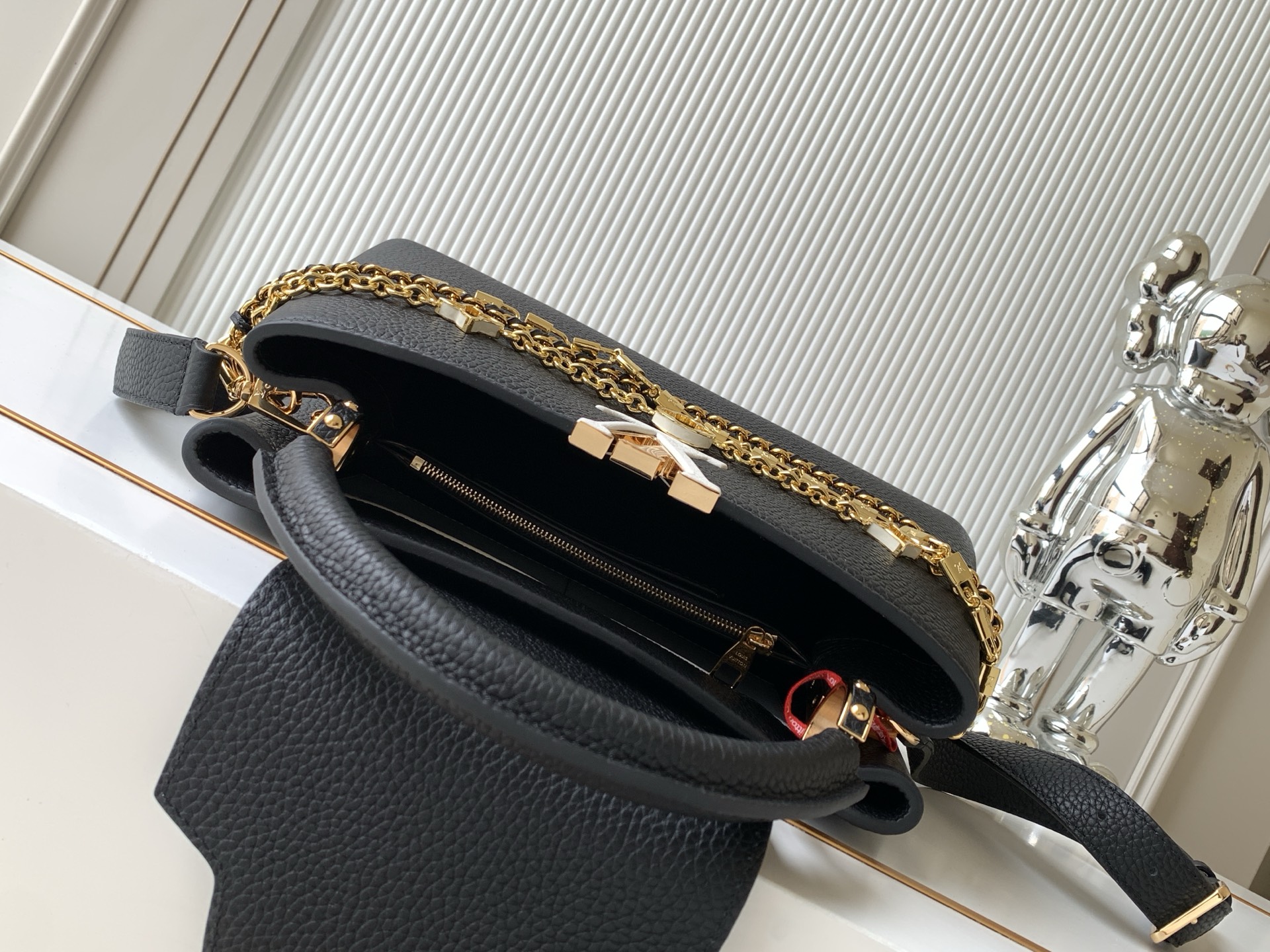 Capucines BB Trilogy Leather Handbag - Image 8